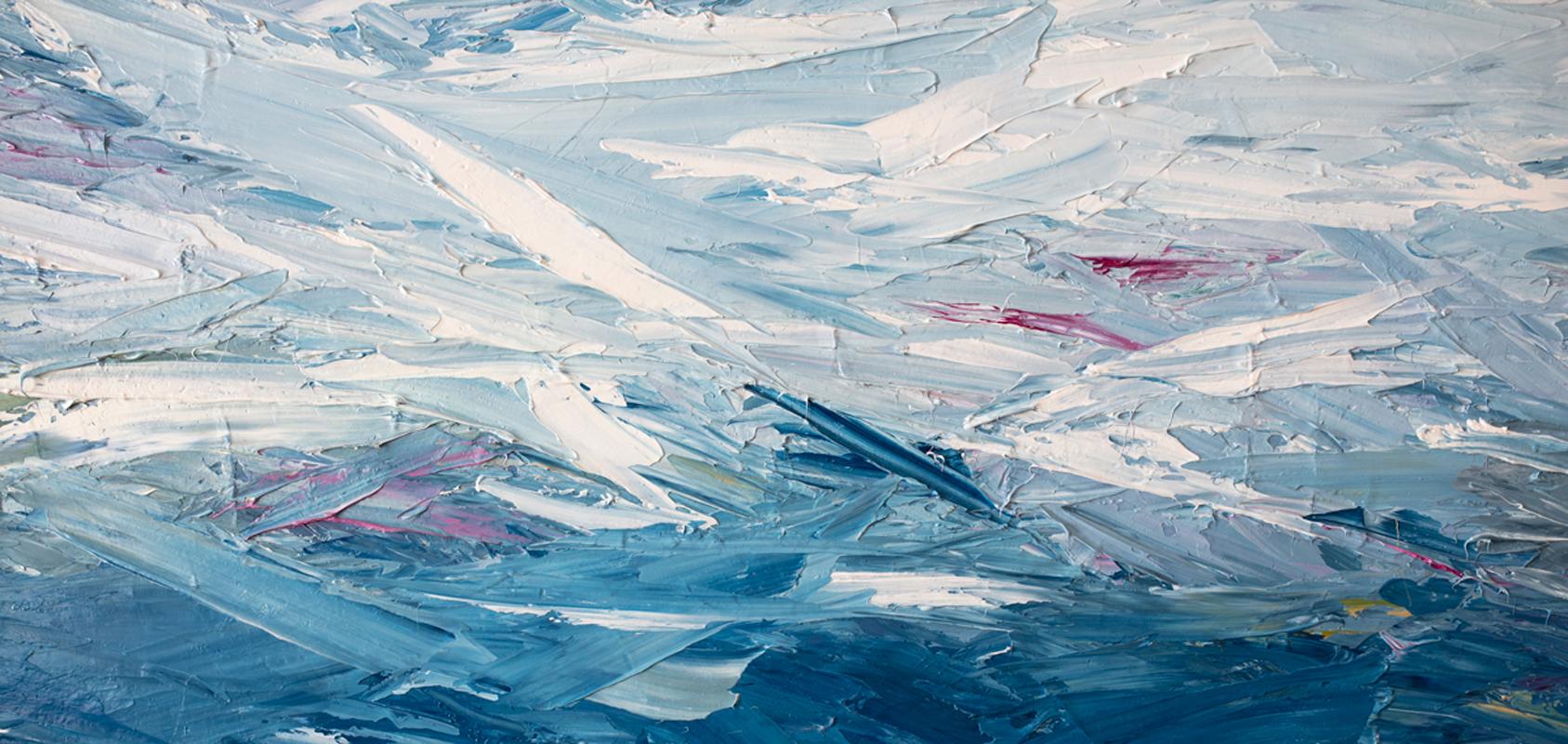 Questo quadro astratto contemporaneo di Teodora Guererra è realizzato con colori acrilici e olio su tela. È caratterizzata da una tavolozza costiera, con strati di pittura applicati con gesti ampi e amplissimi, sovrapponendo varie tonalità di blu.