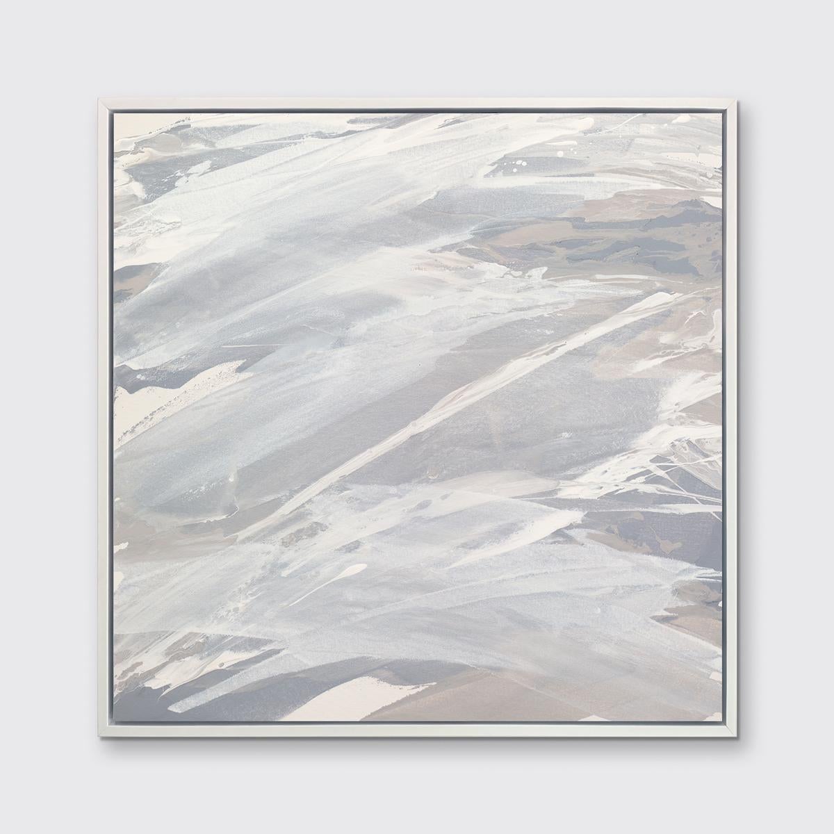 Dieser zeitgenössische Druck in limitierter Auflage von Teodora Guererra zeichnet sich durch eine warme Grau- und Weißpalette mit Schichten neutraler Farben aus, die fast über die Komposition spritzen. Dieser Druck passt hervorragend zu der