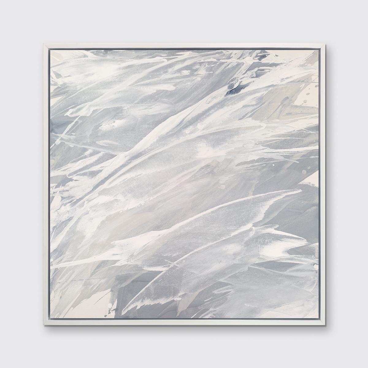 Dieser zeitgenössische Druck in limitierter Auflage von Teodora Guererra zeichnet sich durch eine warme Grau- und Weißpalette mit Schichten neutraler Farben aus, die fast über die Komposition spritzen. Dieser Druck passt hervorragend zu den
