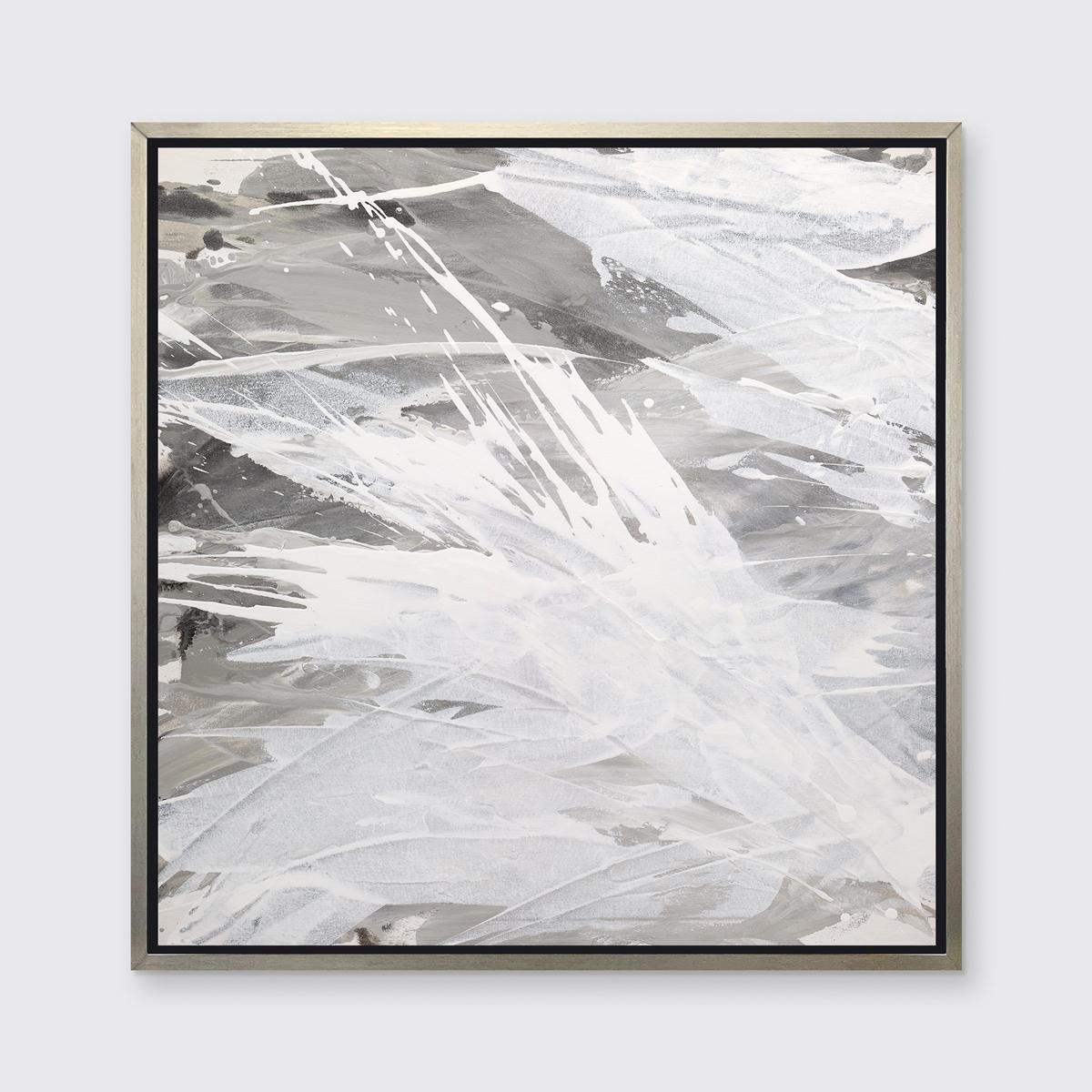 Dieser zeitgenössische Druck in limitierter Auflage von Teodora Guererra zeichnet sich durch eine warme Grau- und Weißpalette aus, die durch Schichten von  schwungvolle neutrale Farben, die über die Komposition spritzen. Dieser Druck lässt sich