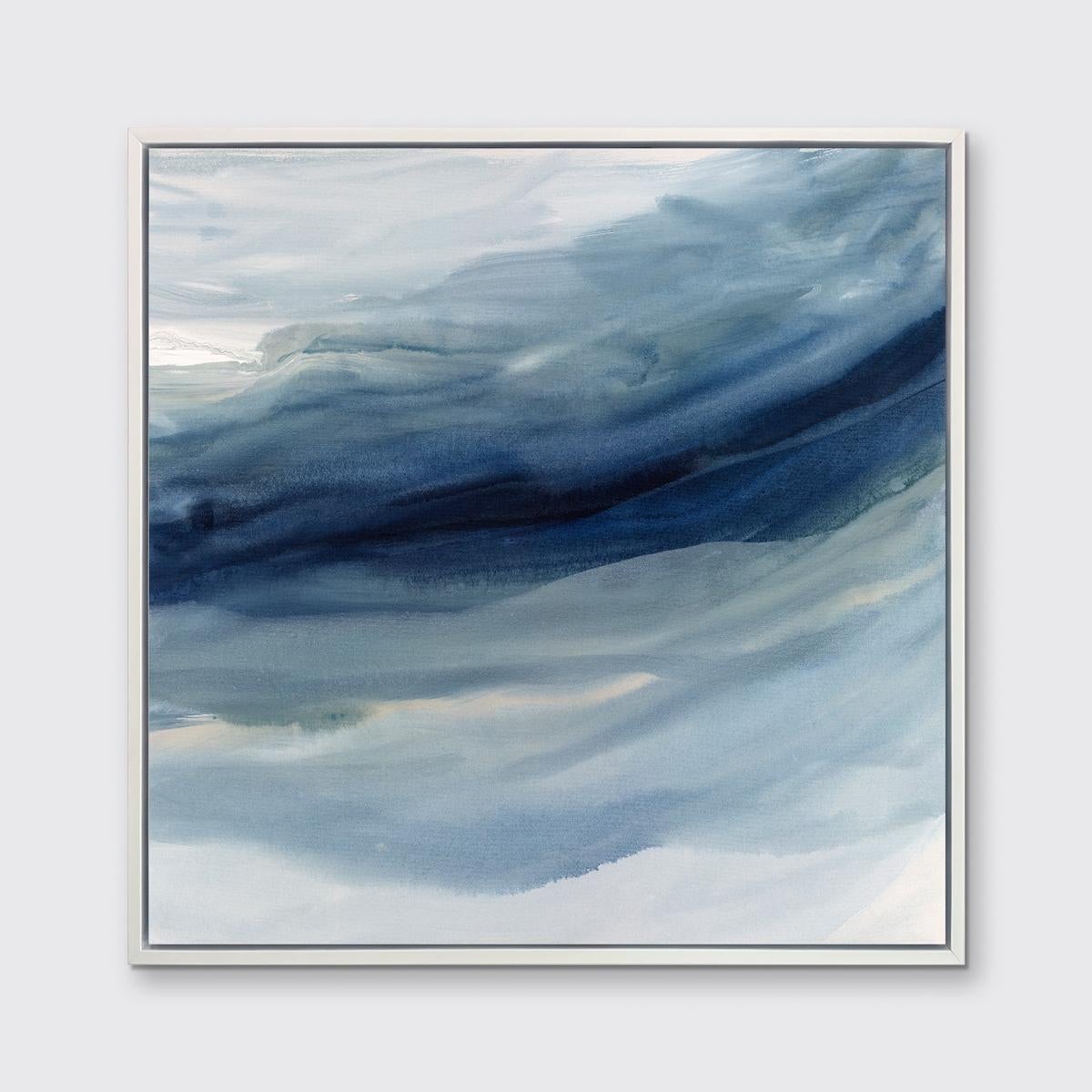 Dieser zeitgenössische Druck in limitierter Auflage von Teodora Guererra zeigt kühle Blau- und Weißtöne mit einer abstrakten Küstenästhetik. Dieser Druck passt hervorragend zu Indigo Sea I - einer limitierten Auflage desselben Künstlers. Wenn Sie