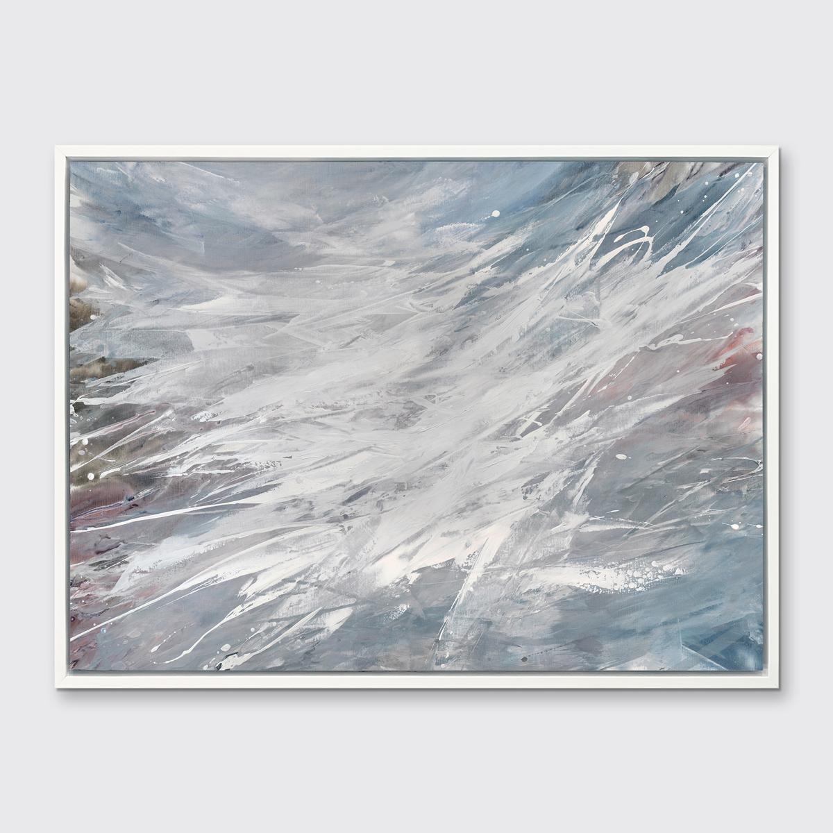 Dieser zeitgenössische abstrakte Druck in limitierter Auflage von Teodora Guererra zeichnet sich durch eine kühle, neutrale graue Farbpalette aus, die von schwungvollen gestischen Strichen überlagert wird. 

Dieser Giclée-Druck in limitierter