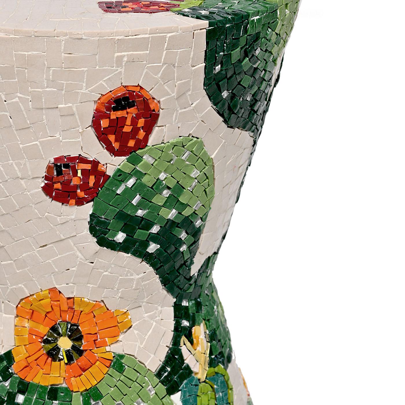 Tequila Bum Bum Handgefertigter Mosaik-Hocker von Michela Nardin (Italienisch) im Angebot
