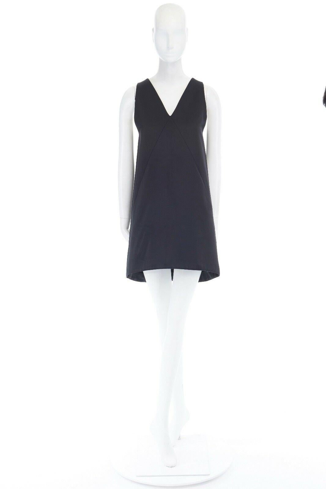 TER ET BANTINE black cotton blend V-neck angular darts slit pocket dress IT40
Brand: Ter Et Bantine
Model Name / Style: Flared dress
Material: Cotton blend
Color: Black
Pattern: Solid
Closure: Zip
Extra Detail: V-neck. Angular seams. Dual slit front