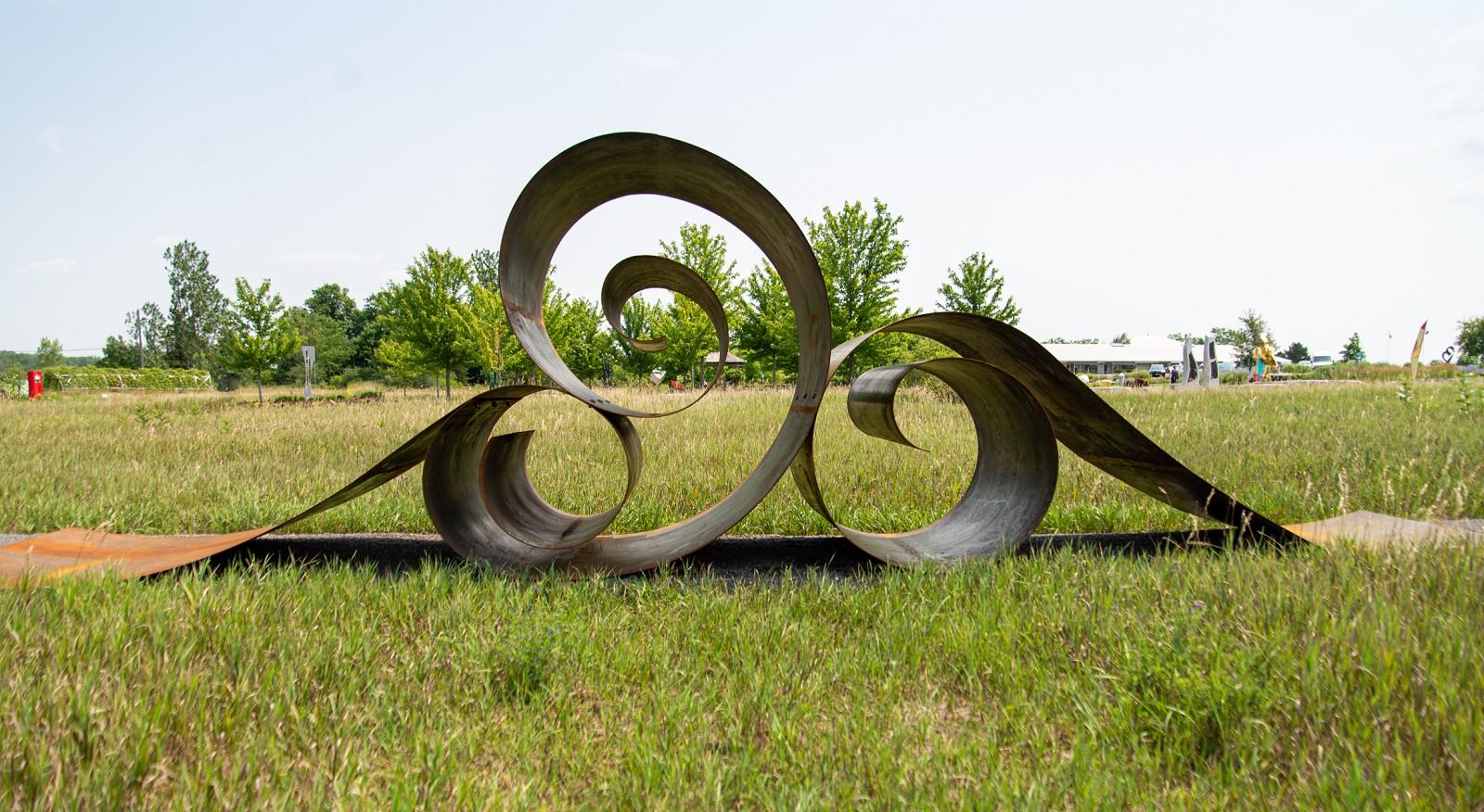 Turbulence n'est pas  2 - grande, narrative, acier Corten, sculpture d'extérieur abstraite en vente 1
