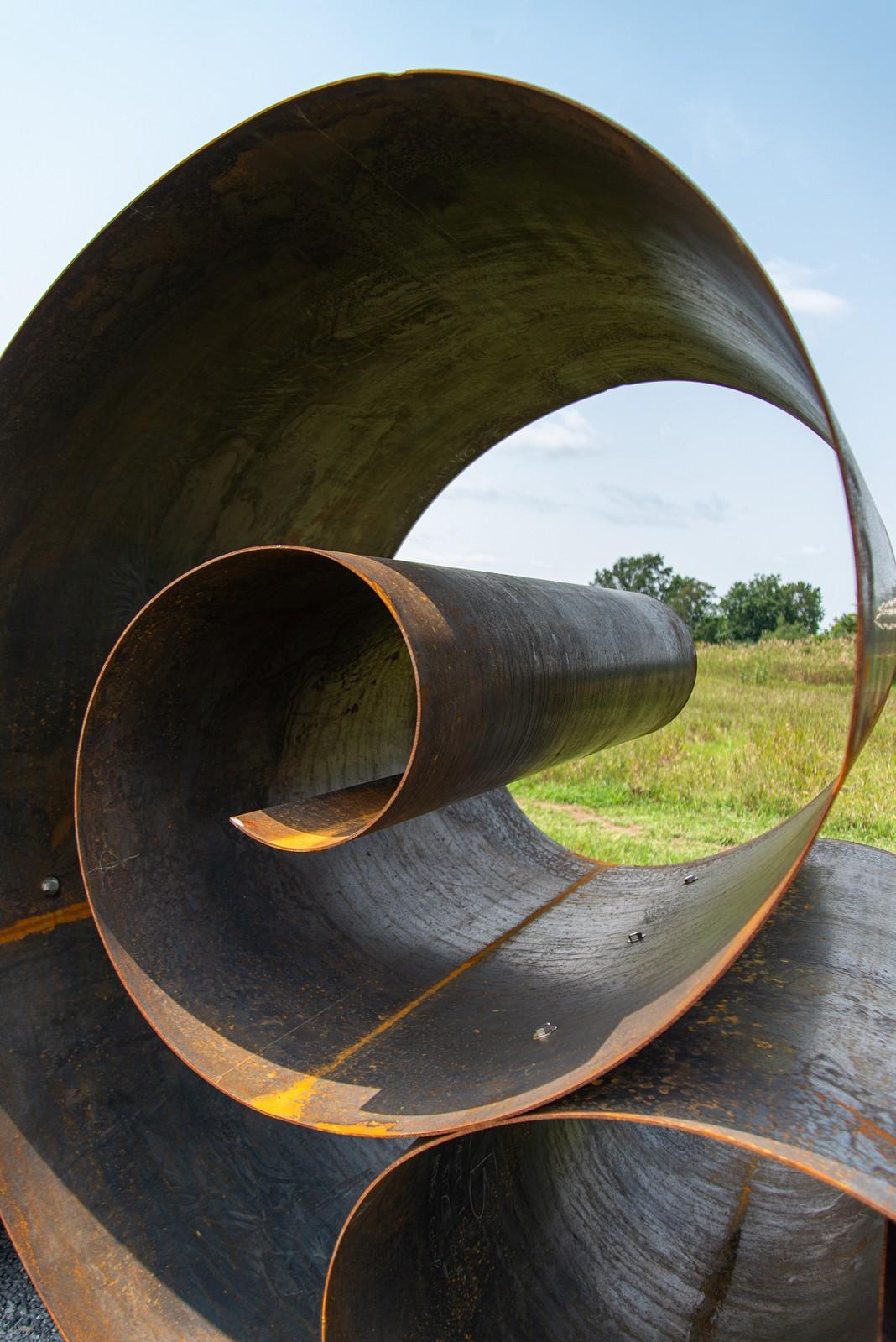 Turbulence n'est pas  2 - grande, narrative, acier Corten, sculpture d'extérieur abstraite en vente 2
