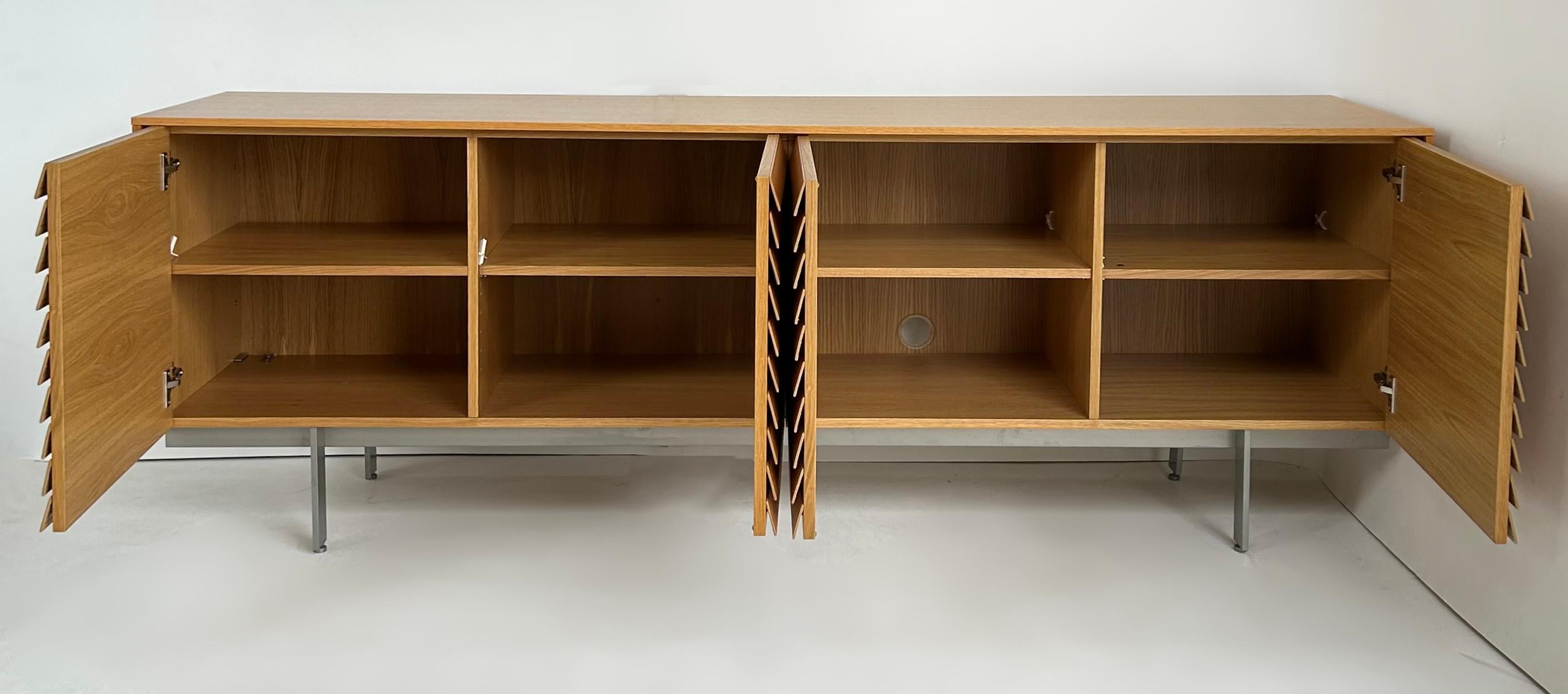 Modern Terence Woodgate Italian Punt Mobles Oak Sussex Credenza