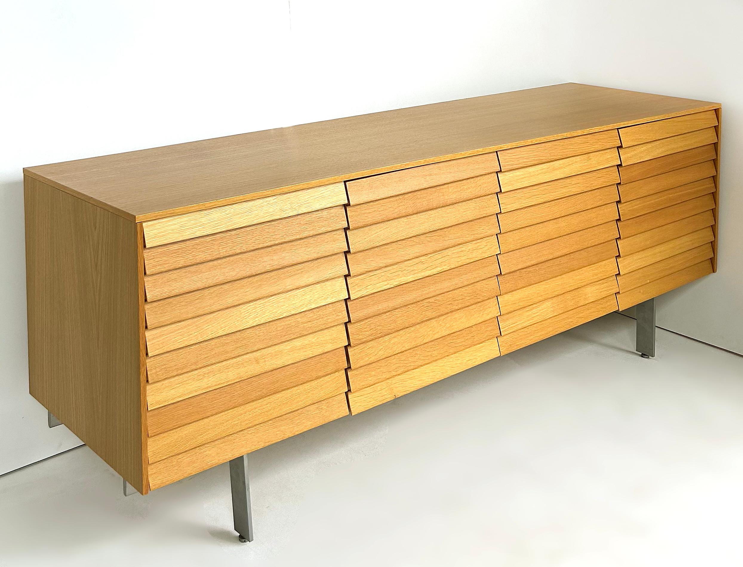 Terence Woodgate Italian Punt Mobles Oak Sussex Credenza In Good Condition In Miami, FL