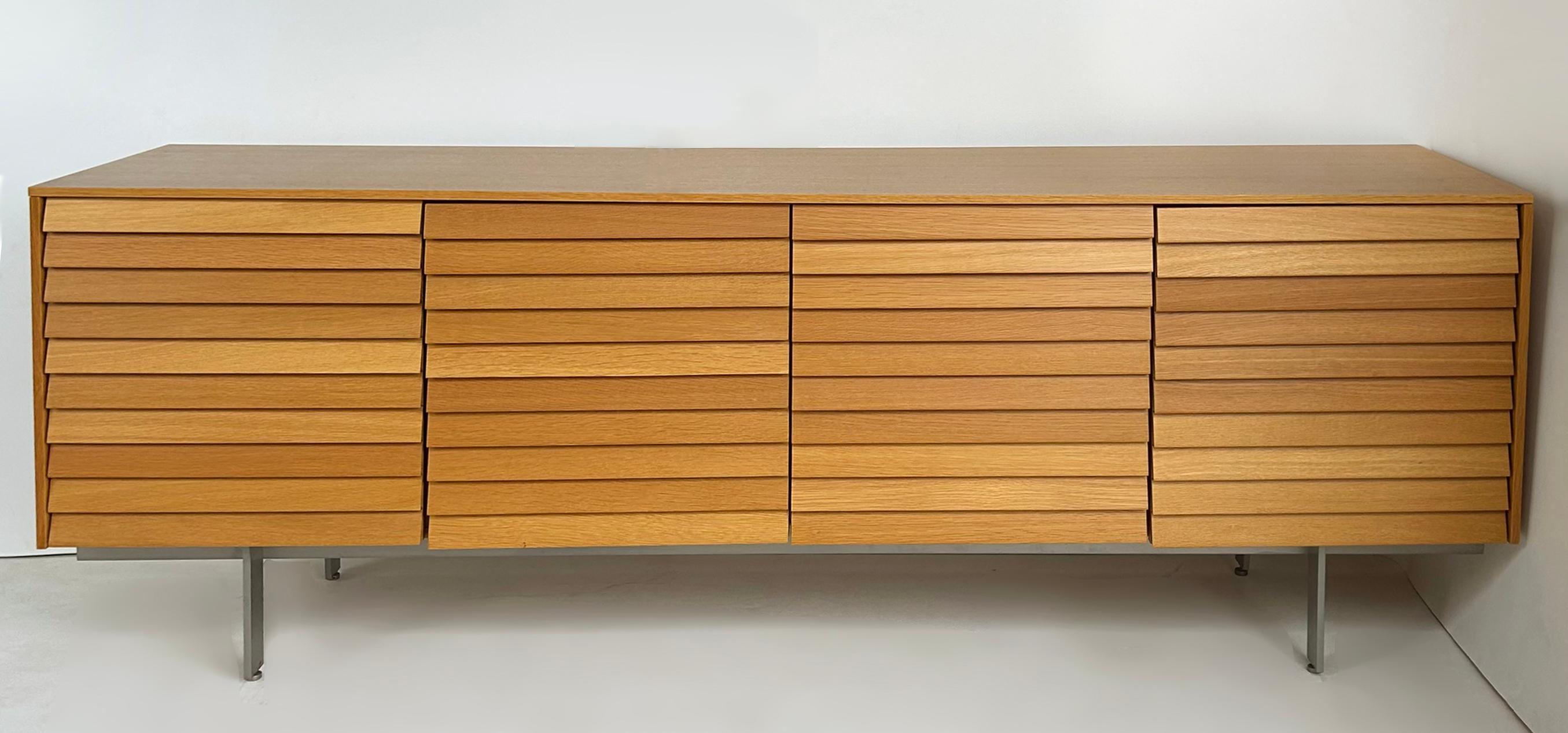 Contemporary Terence Woodgate Italian Punt Mobles Oak Sussex Credenza