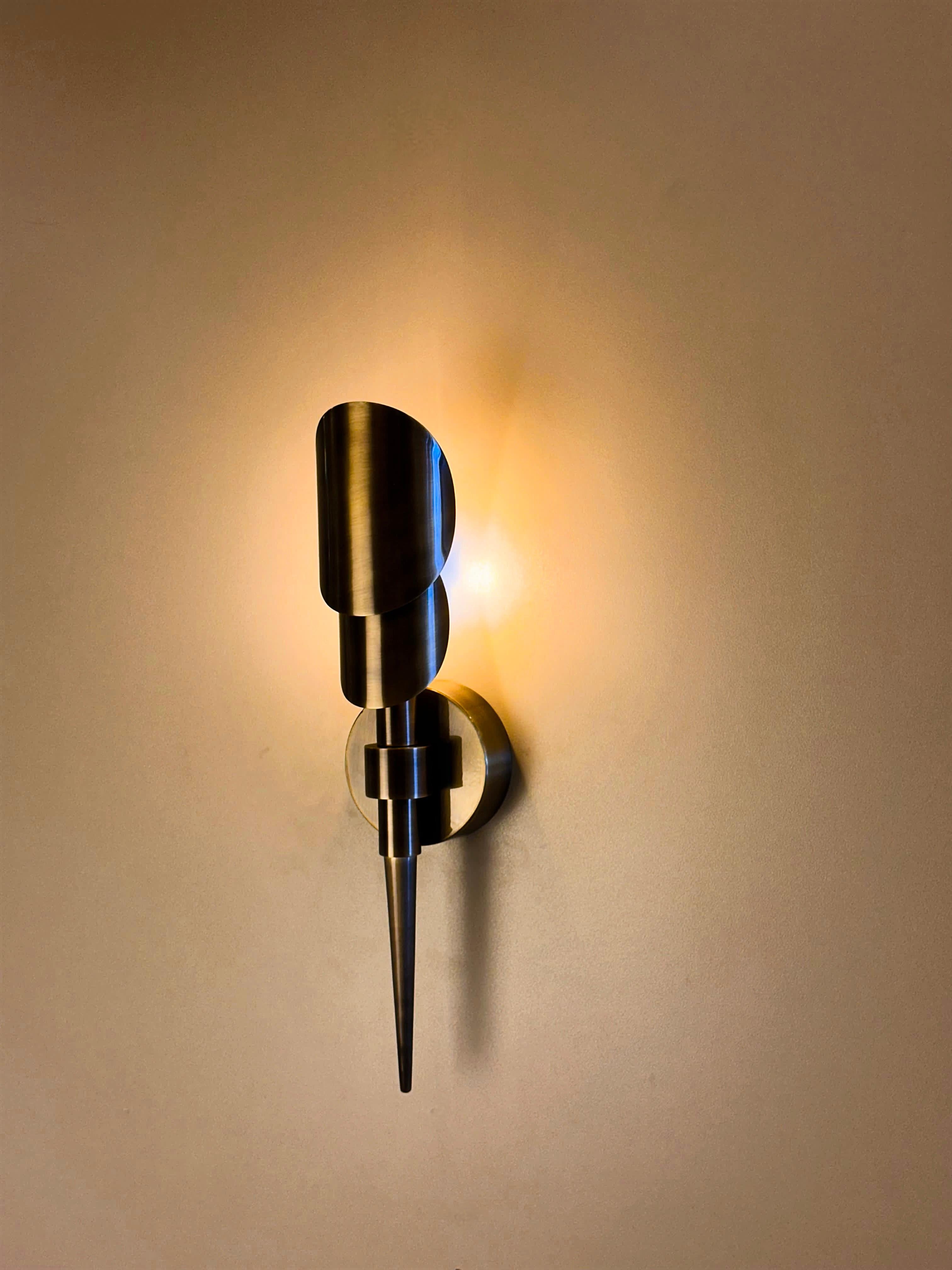 Aplique de pared de latón Tereque de estilo moderno de mediados de siglo en venta 3