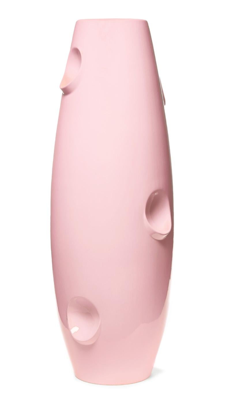 The TERESA vase measures 78 cm - the same height as the artist's one-year-old daughter (Tereska) in January 2018. It is definitely the largest of the vases designed by Malwina Konopacka. Its high, massive shape serves as a standalone sculpture in
