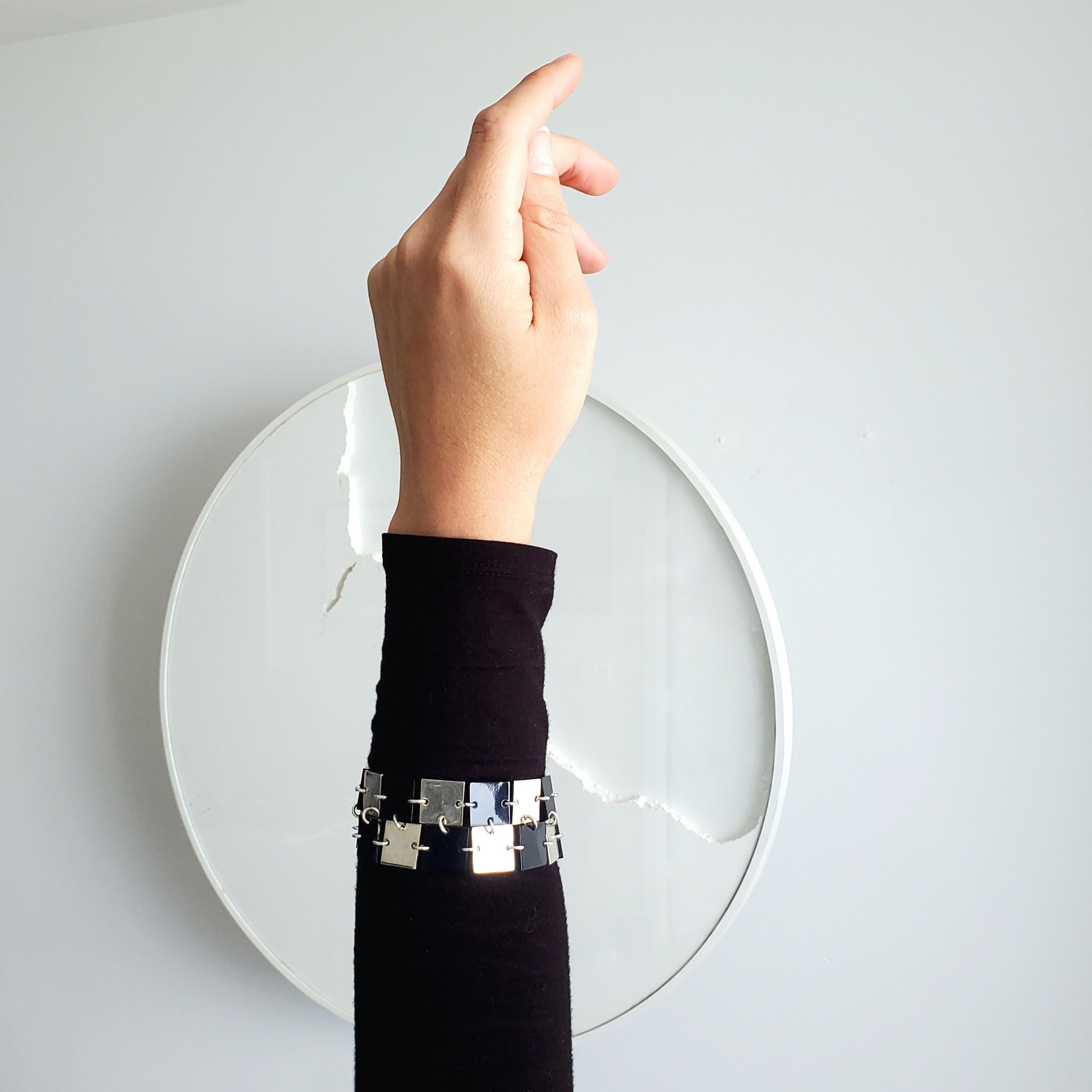 Pulsera geométrica flexible Teresa González 1980 de plata de ley 925 y lucita en venta 2