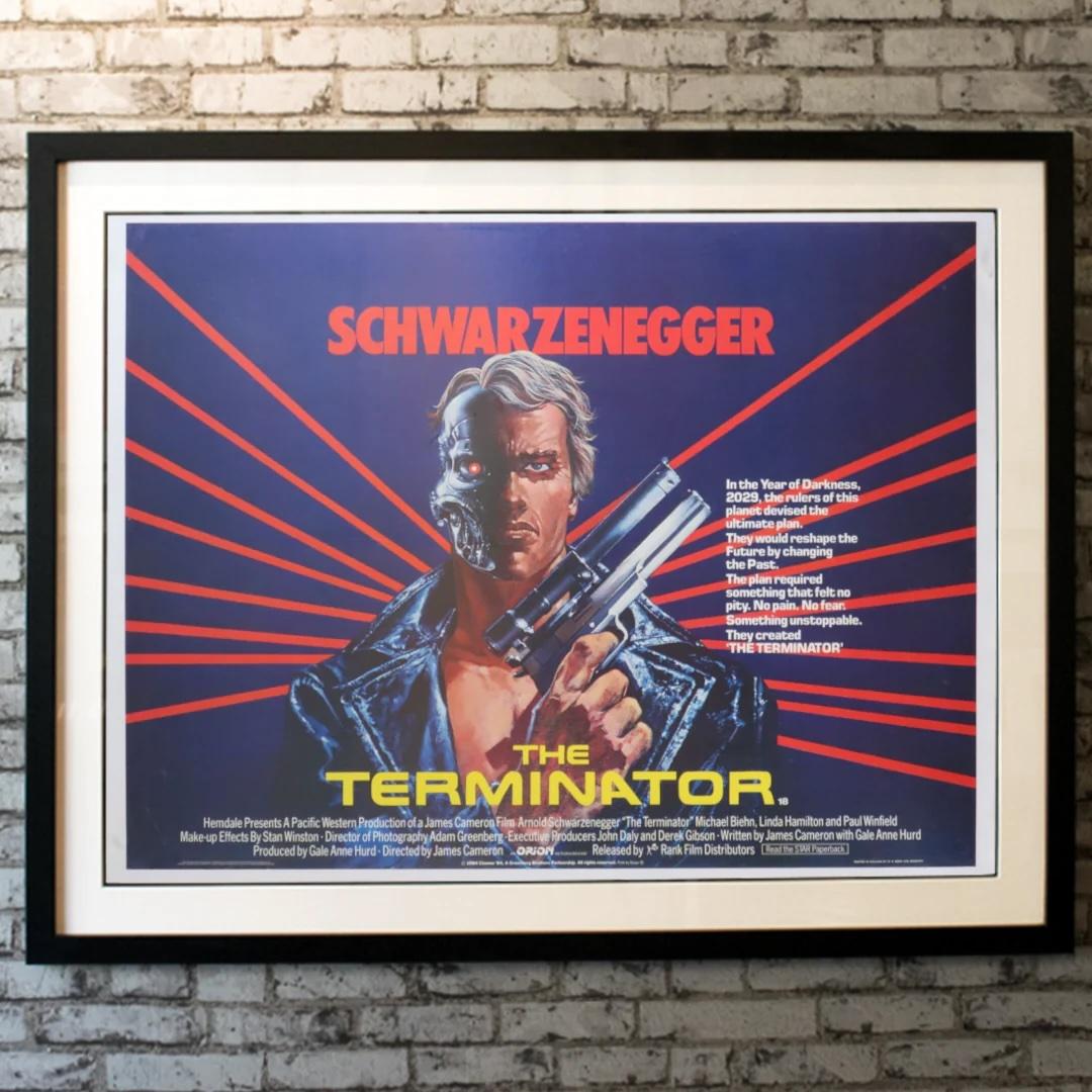Terminator (1984)
Cuadrilátero británico original (30 x 40 pulgadas)

Un póster muy raro de una película que lanzó las carreras en Hollywood de James Cameron y, por supuesto, Arnie, en su papel más definitorio. La impactante ilustración británica de