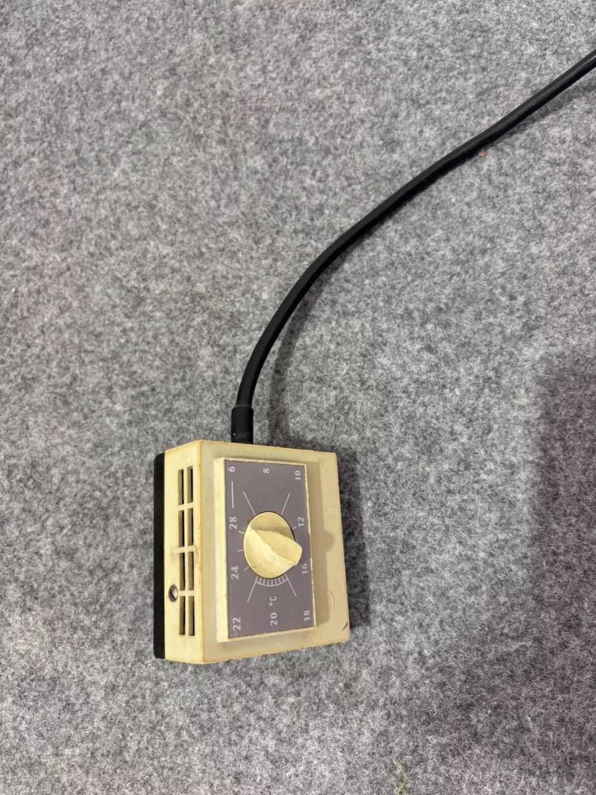 Radiador móvil de latón diseño vintage años 60 en venta 4