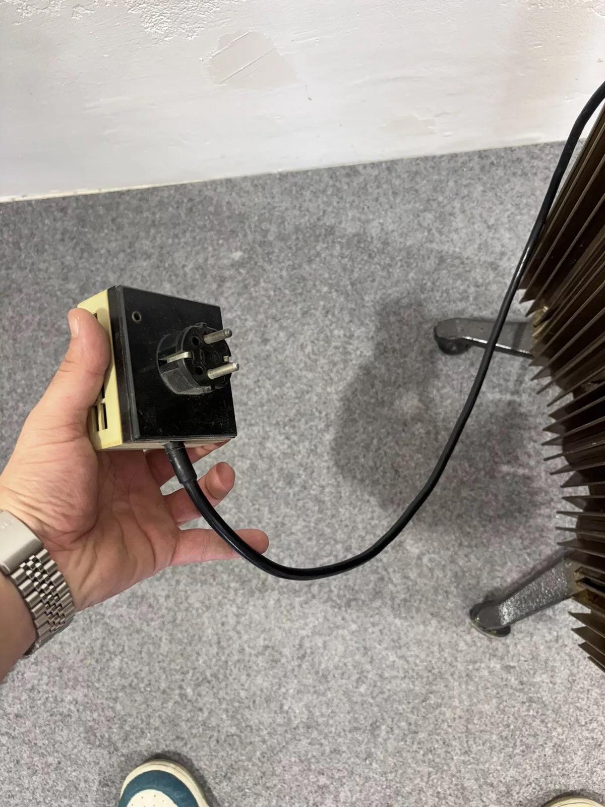Radiador móvil de latón diseño vintage años 60 en venta 5