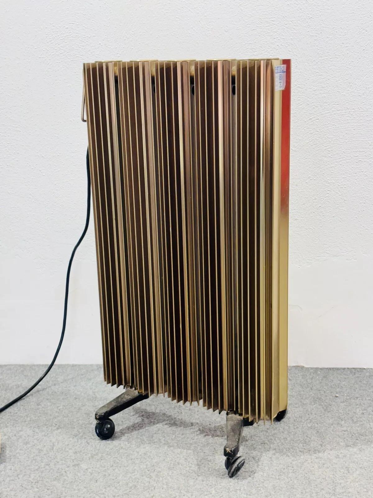 Radiador móvil de latón diseño vintage años 60 en Bueno estado para la venta en Taranto, IT