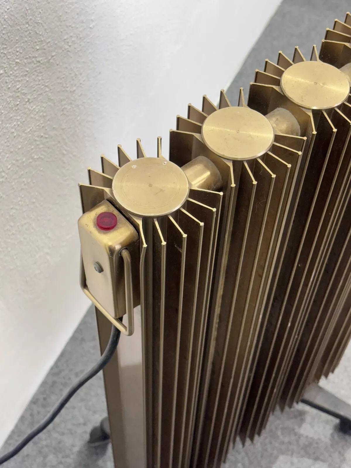 Radiador móvil de latón diseño vintage años 60 en venta 1