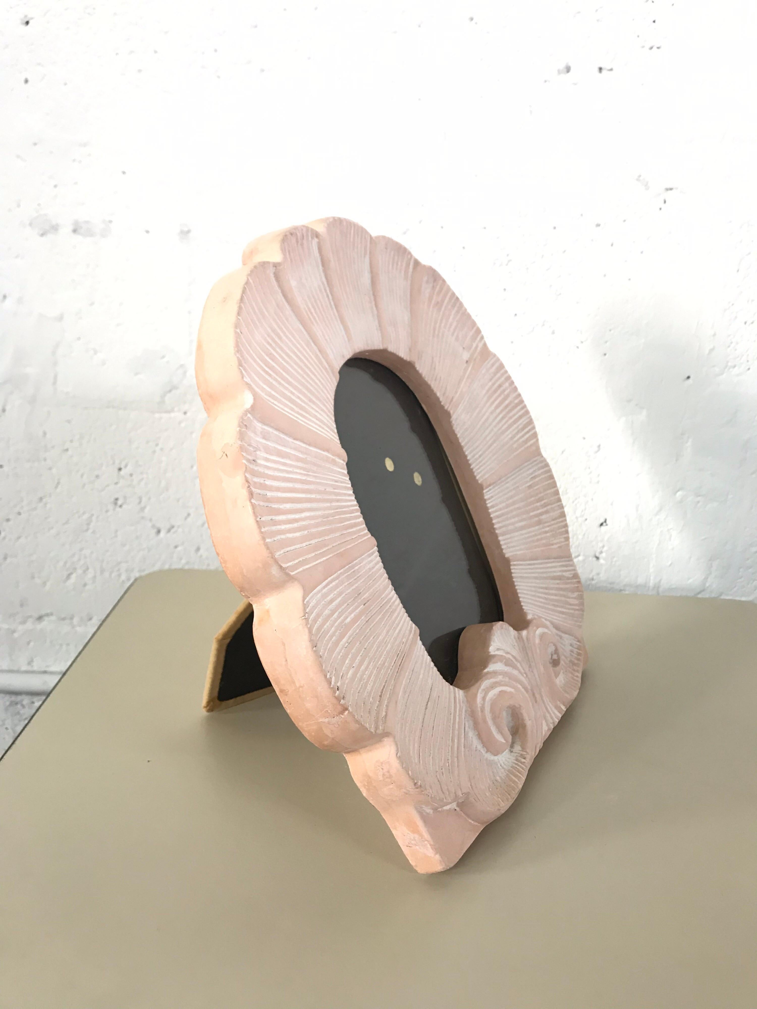 Terrakotta-Keramik-Muschelmotiv-Bilder- oder Fotorahmen in Rosa oder Buff im Zustand „Gut“ im Angebot in Miami, FL