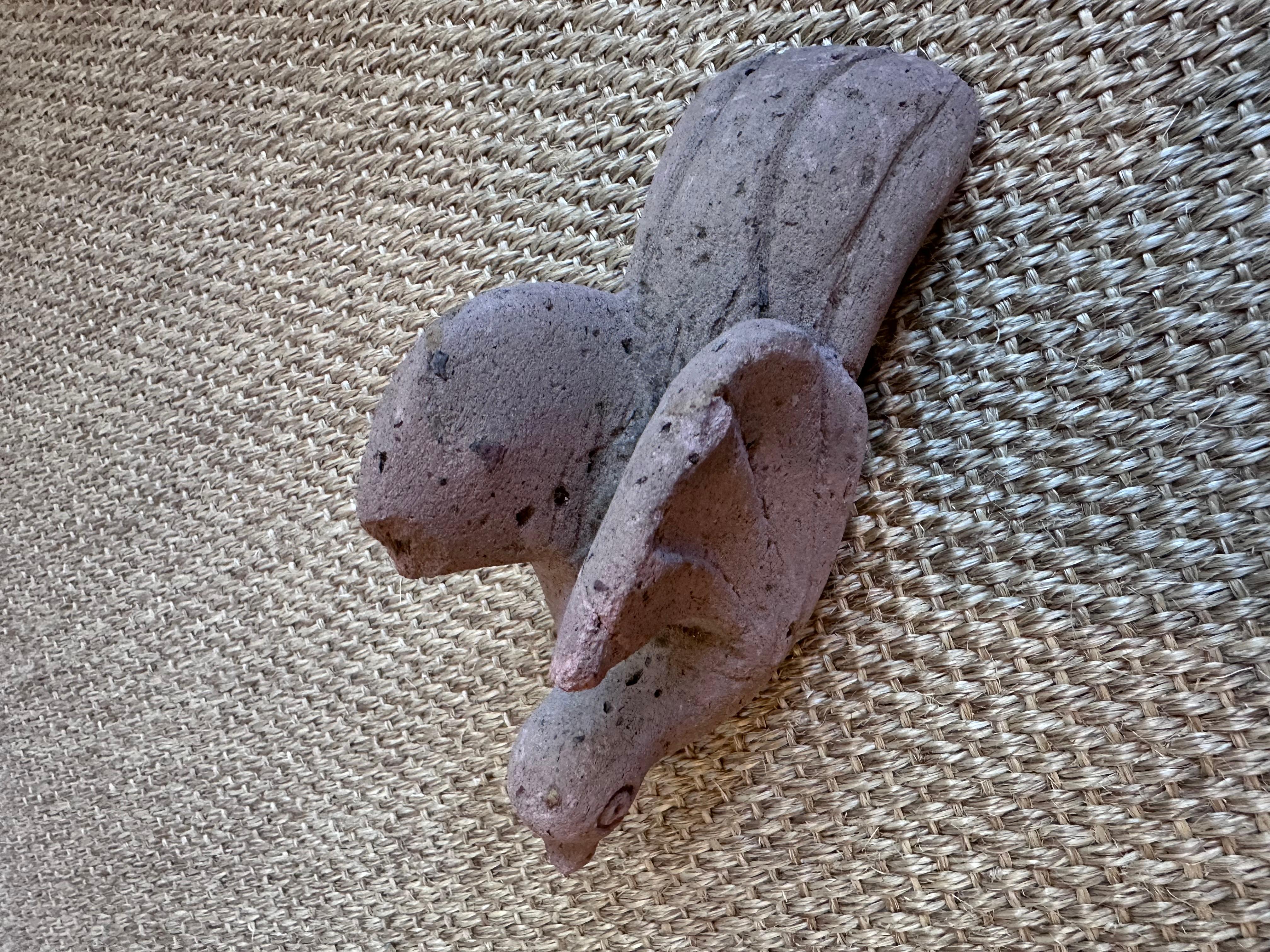 Oiseau en terre cuite Sculpture colombe avec ailes en l'air en vente 2