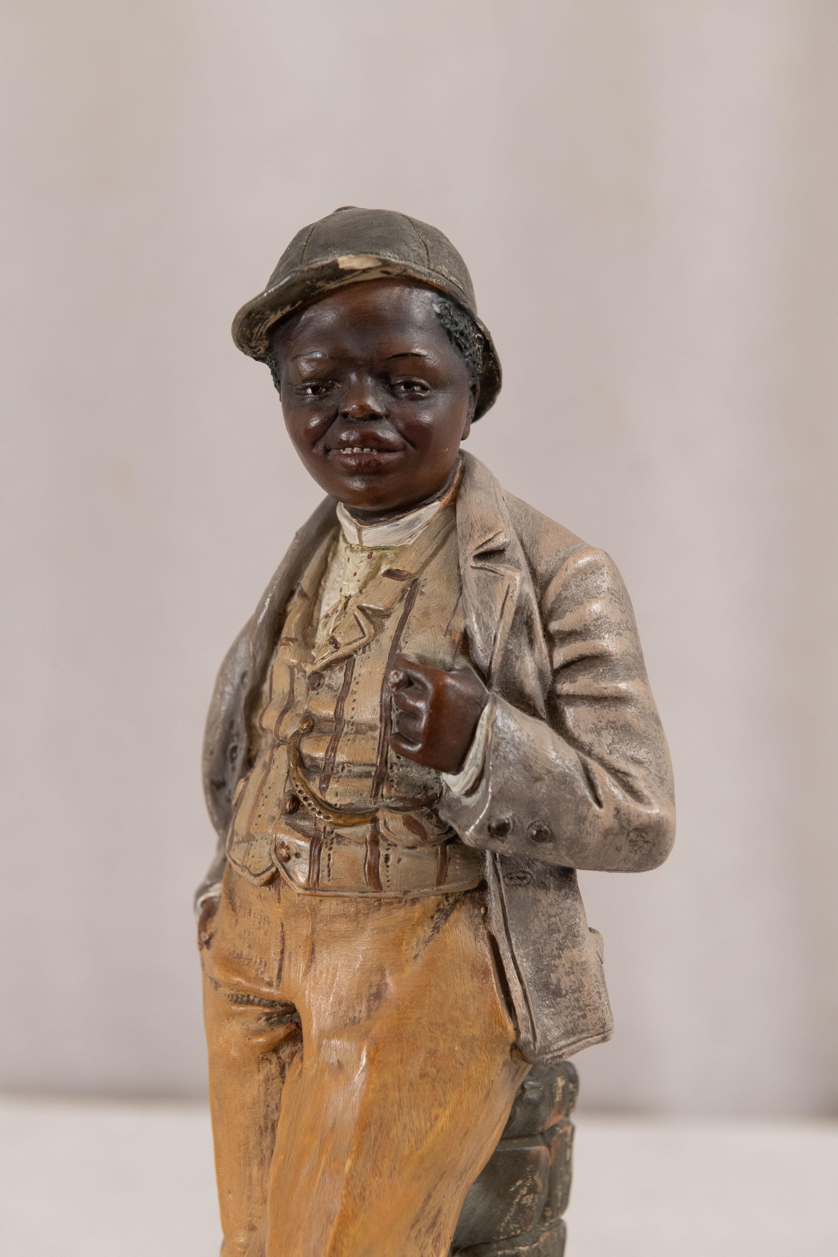 Fatto a mano Figura di giovane uomo in terracotta, con sigaro, Black Americana, Austriaca, 1870 ca. in vendita