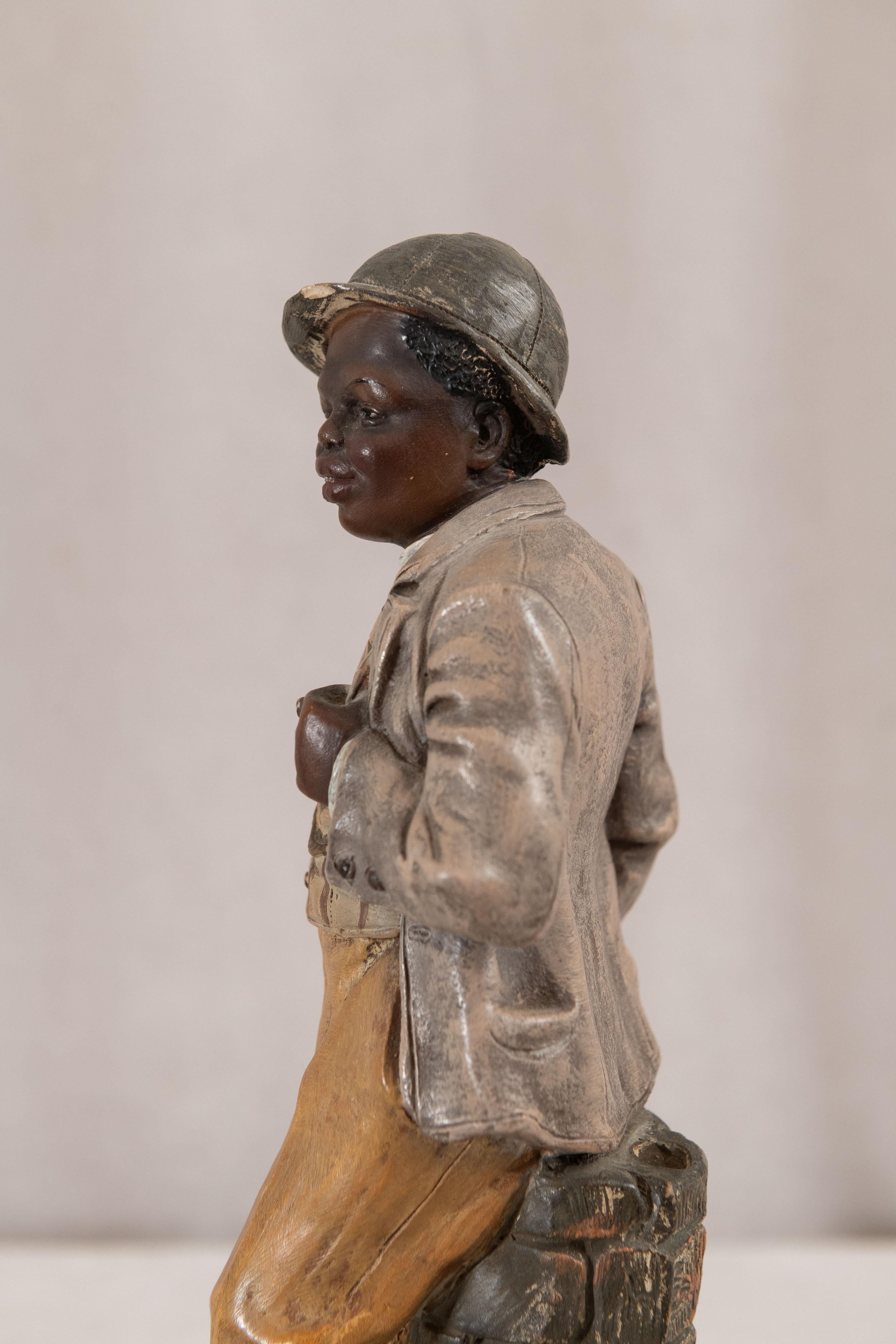 Figura di giovane uomo in terracotta, con sigaro, Black Americana, Austriaca, 1870 ca. In condizioni buone in vendita a Petaluma, CA