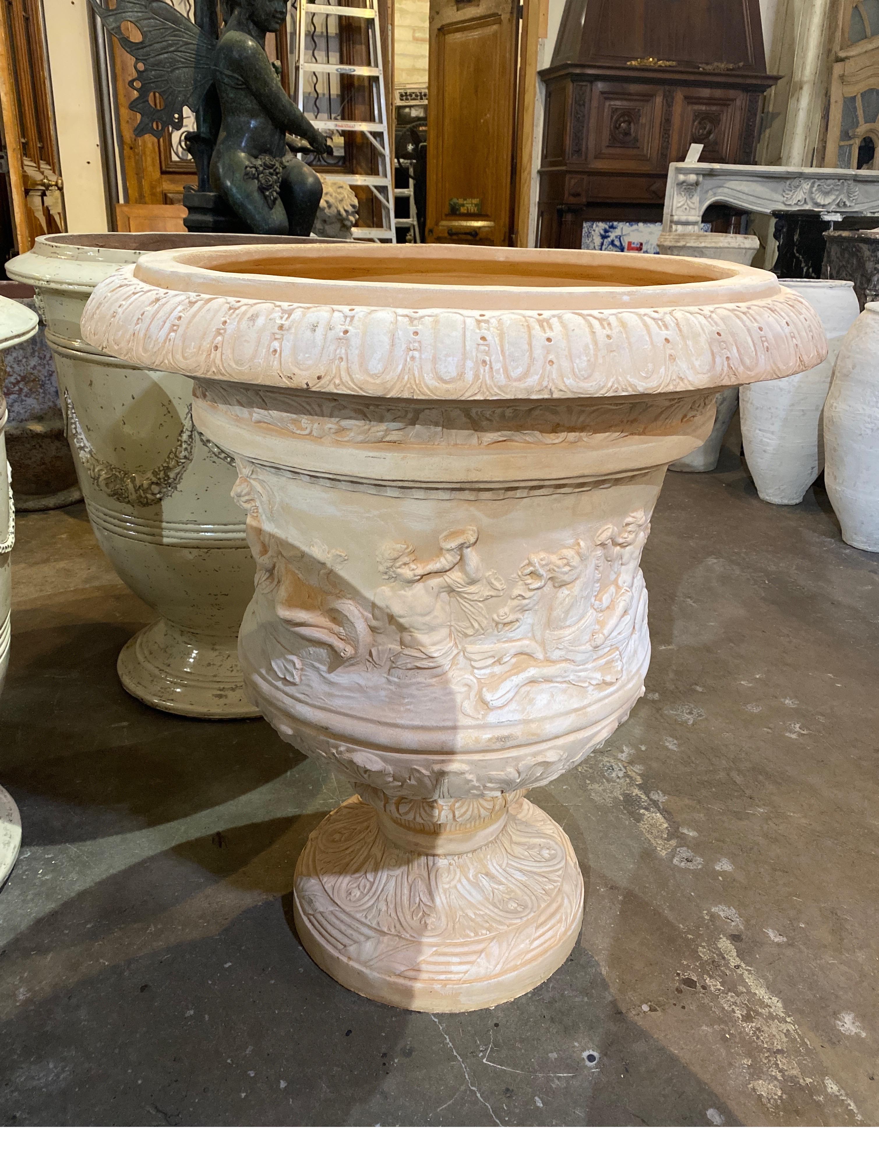 Terracotta Planter In Good Condition For Sale In Dallas, TX