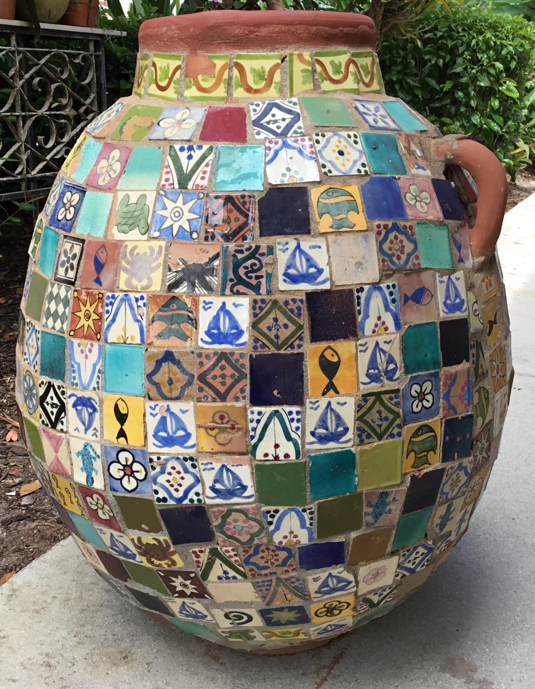 Terracotta Single Garden Vase Urn with Ceramic Tile Mosaic In Good Condition In Delray Beach, FL