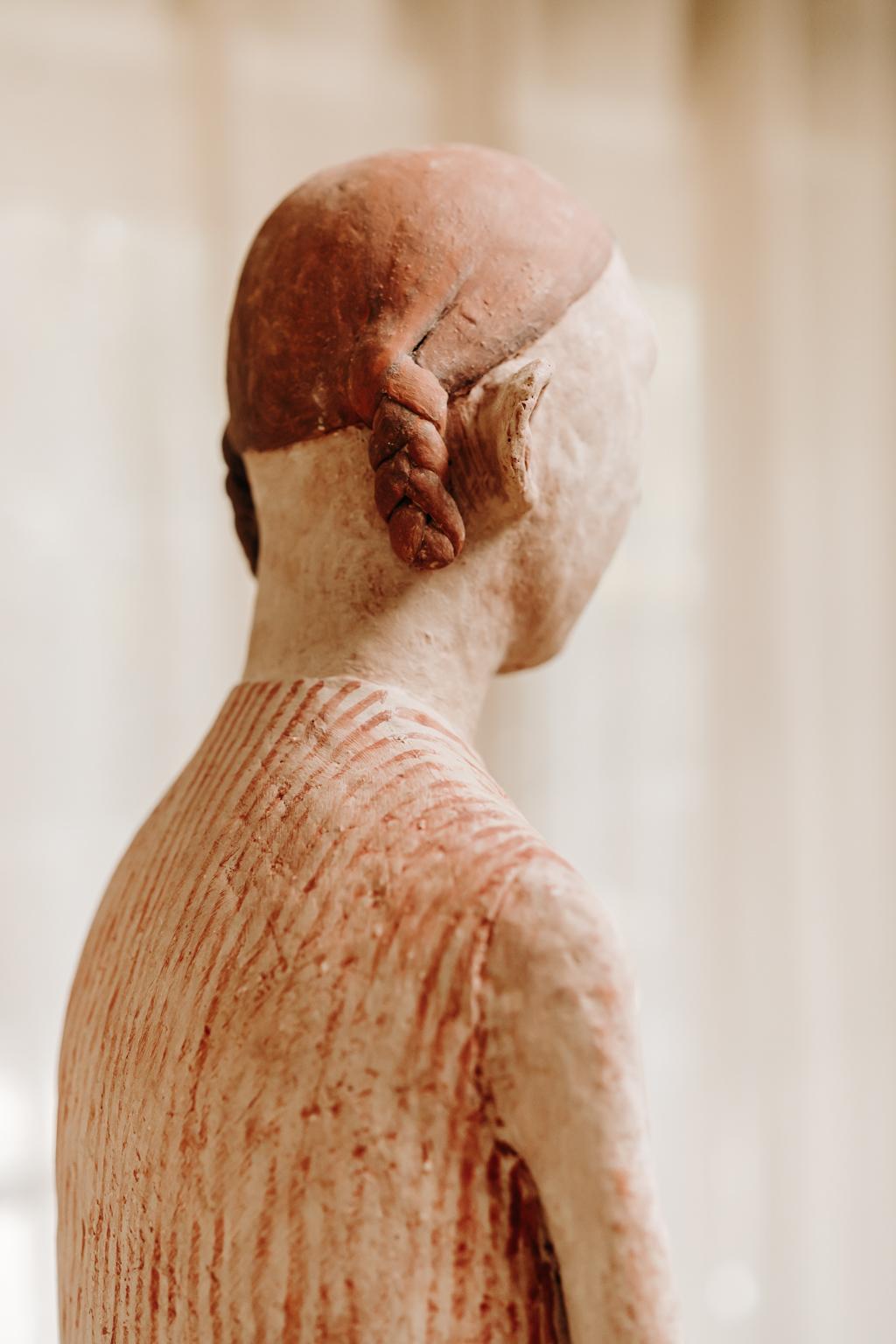 Statue en terre cuite de l'artiste belge Patricia Broothaers 1