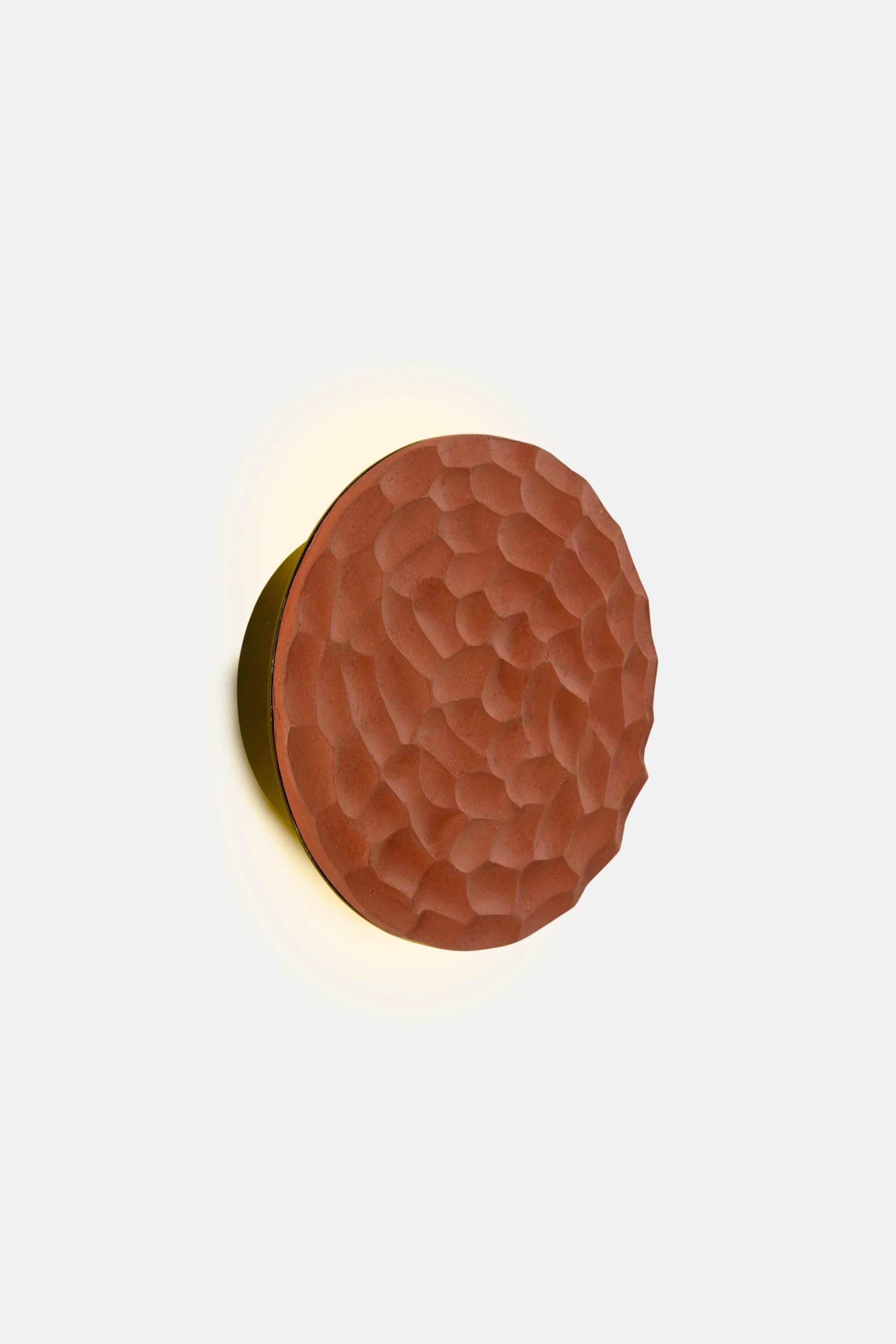 Aplique Terra Disc by Hatsu
Dimensiones: P 5,3 x An 16 x Al 16 cm
Materiales: Terracota, acero con recubrimiento de polvo.

Todas nuestras lámparas pueden cablearse según cada país. Si se vende a EE.UU., se cableará para ese país, por ejemplo.

El