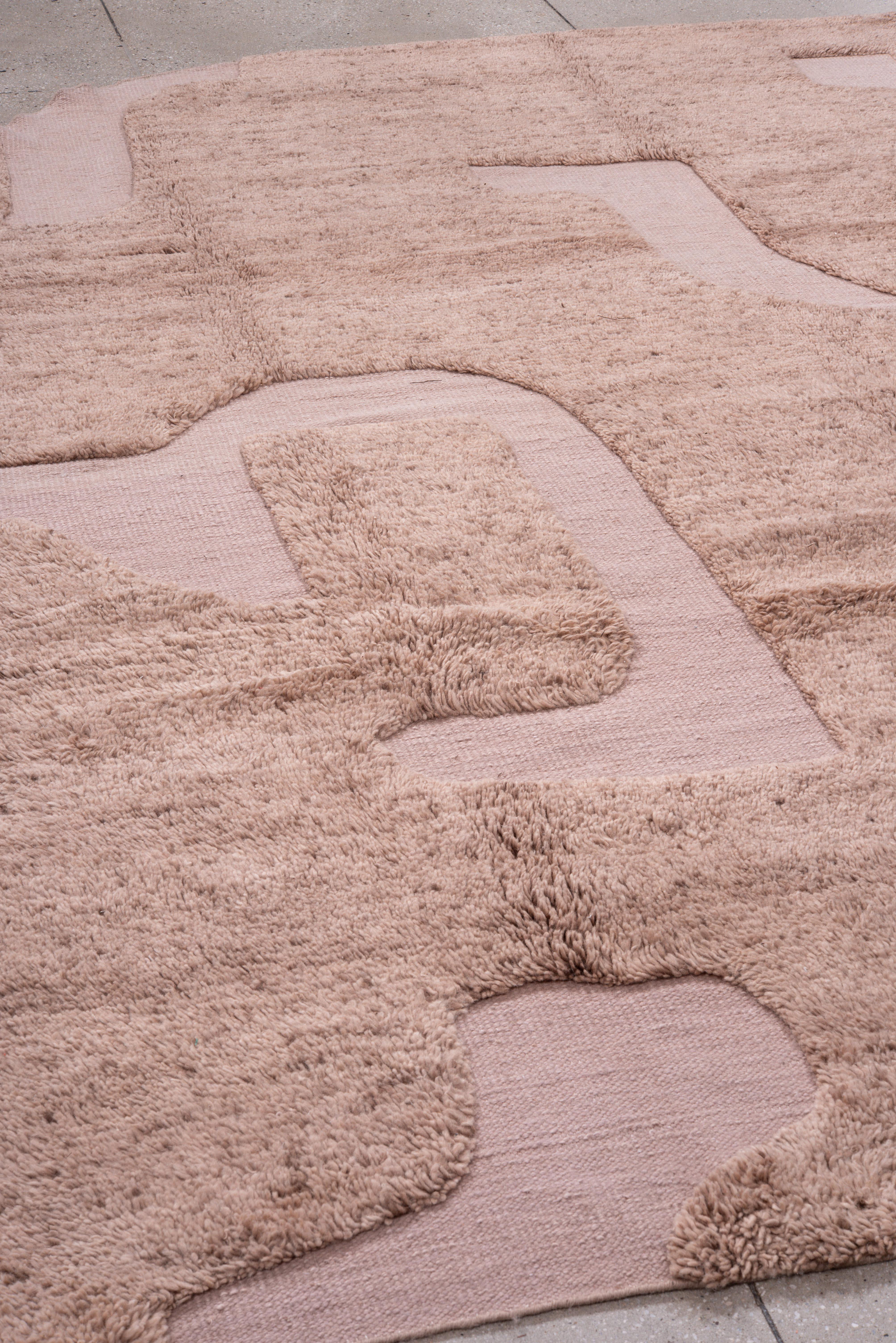 Noué à la main Terra Luna (Blush) par Anne-Marie Barton en vente