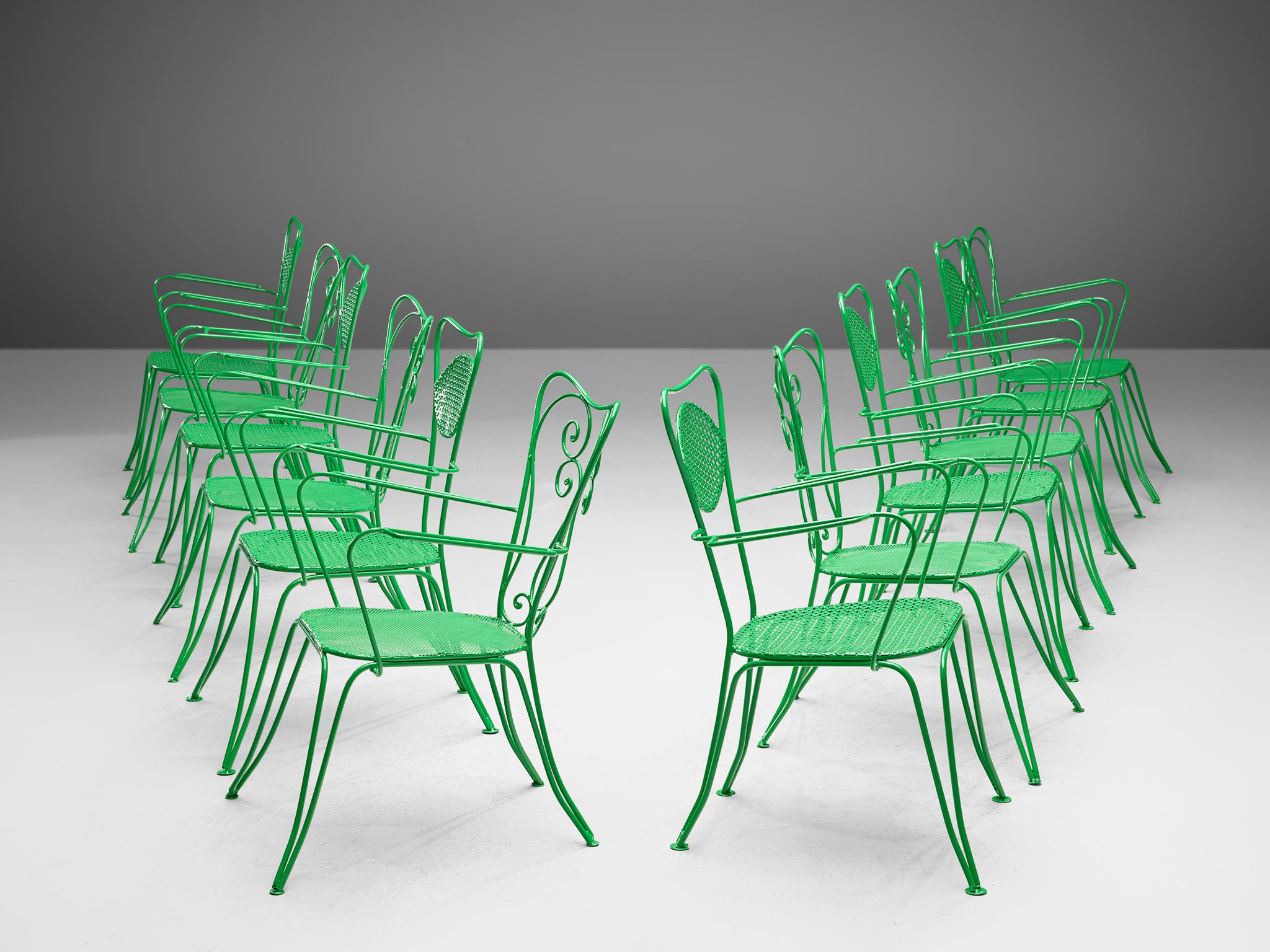 Terrassenstühle für den Essbereich, lackierter Stahl, Italien, 1960er Jahre

Diese Kollektion von Terrassenstühlen aus Italien besticht durch ihr raffiniertes Design, das den Inbegriff des italienischen Terrassenstuhls verkörpert. Die Stühle