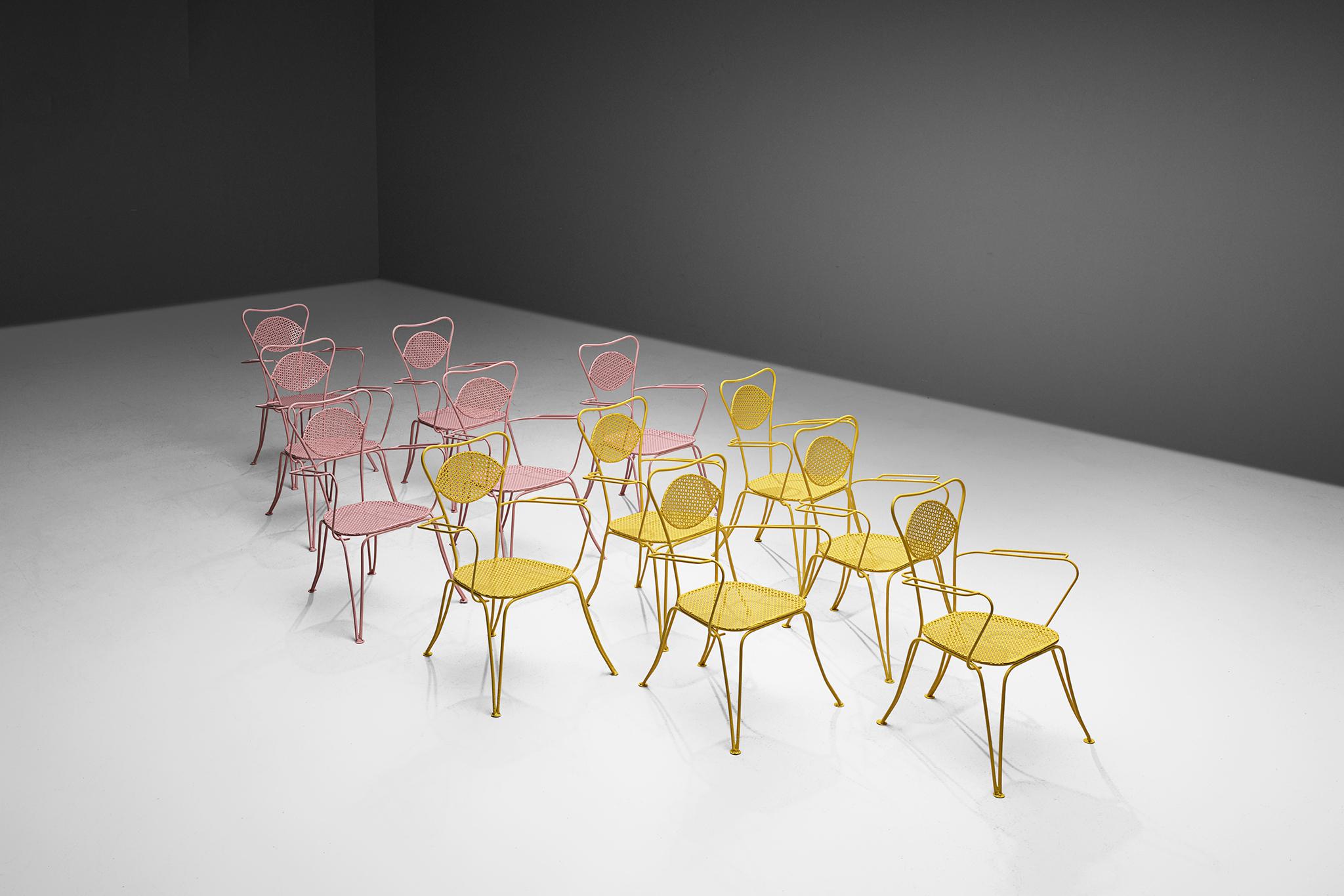 Mid-Century Modern Grand ensemble de chaises de patio italiennes en acier laqué rose et jaune en vente