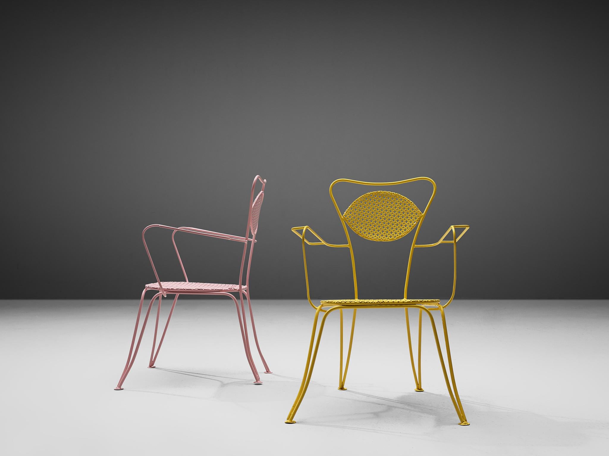 Acier Grand ensemble de chaises de patio italiennes en acier laqué rose et jaune en vente