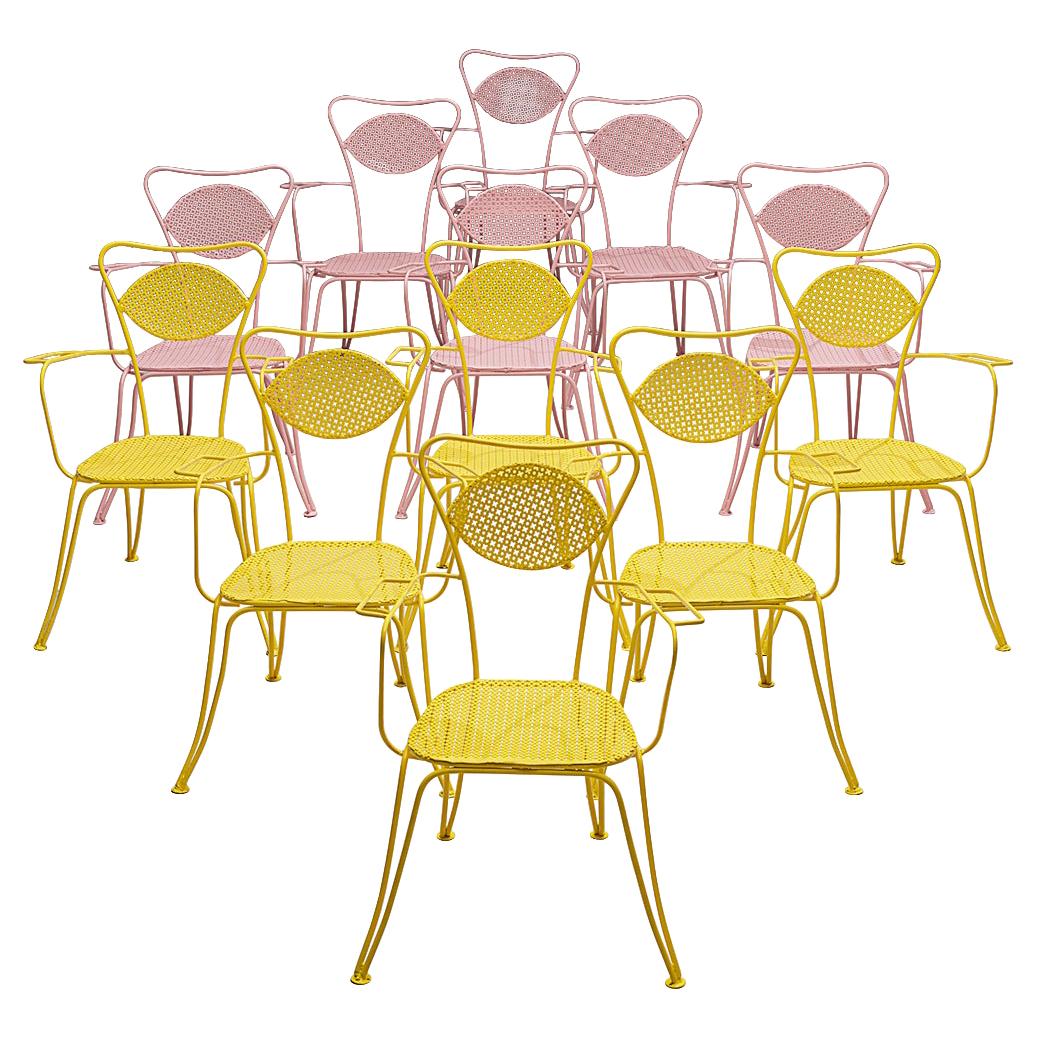 Großer Satz italienischer Terrassenstühle aus rosa und gelb lackiertem Stahl