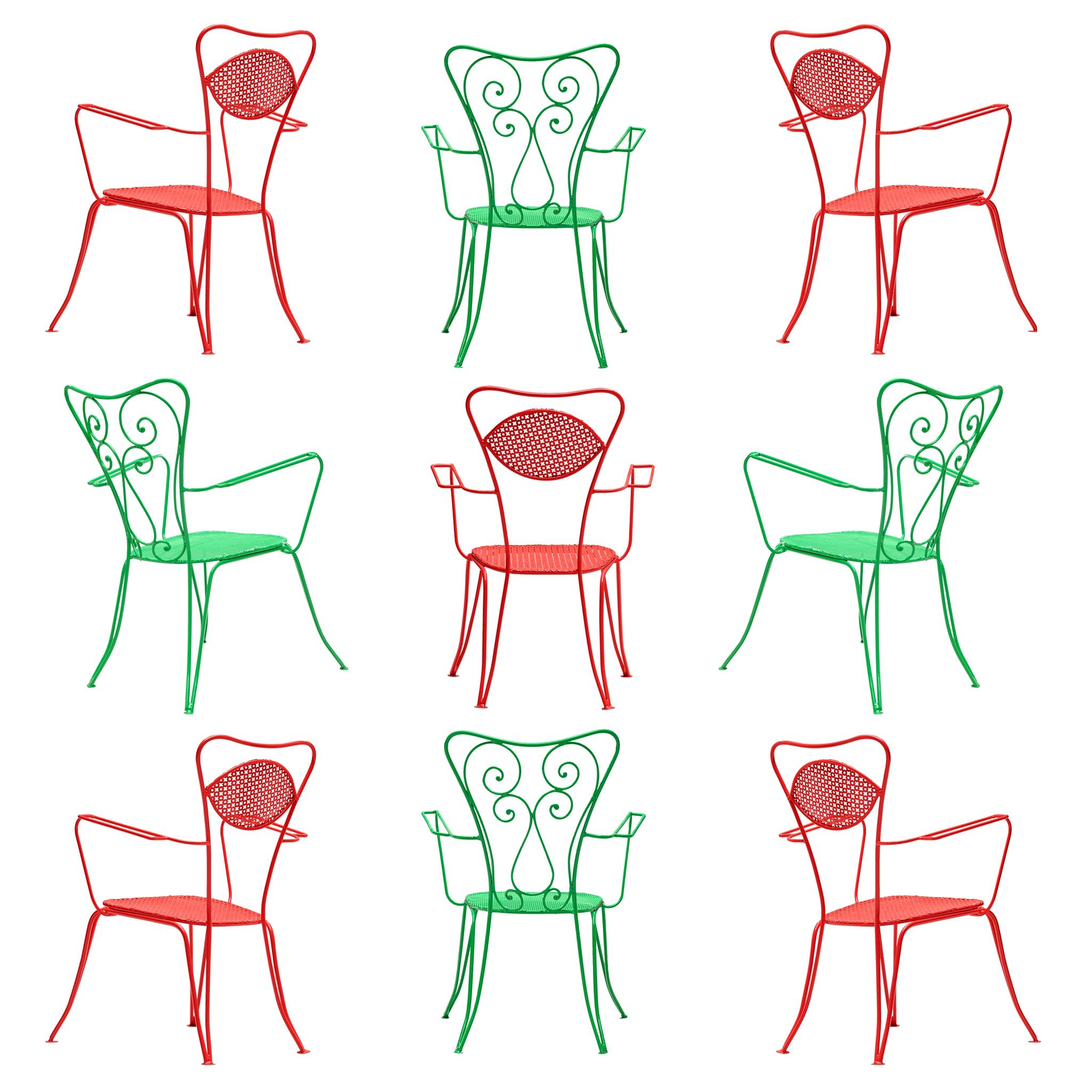Großer Satz italienischer Terrassenstühle aus rot lackiertem und grün lackiertem Stahl im Angebot