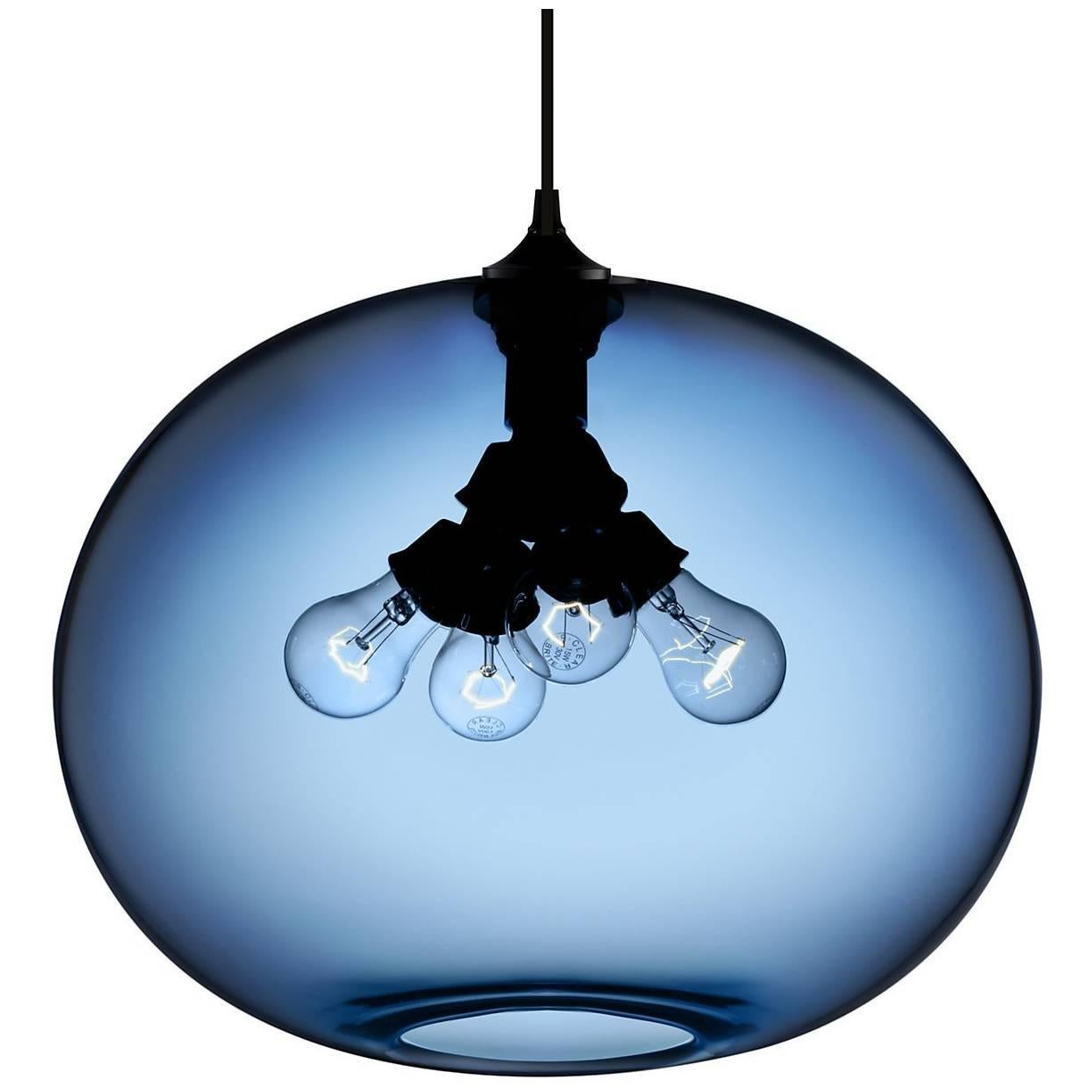 Lámpara colgante de cristal soplado Terra Sapphire, fabricada en EE.UU.