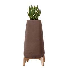 Jardinière Terra Tall Brown avec base en bois naturel par Indigenus