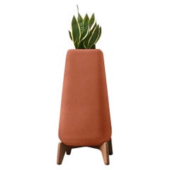 Fioriera alta in terracotta con base in Wood oliato di Indigenus