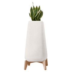 Jardinière Terra Tall White avec base en bois naturel par Indigenus