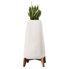 Jardinière Terra Tall White avec base en bois huilé par Indigenus