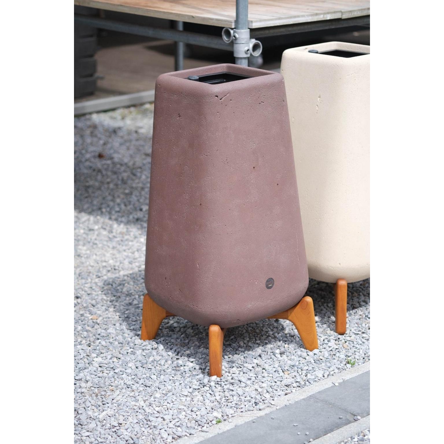 Terra Tall XS Brown Planter With Natural Wood Base by Indigenus In New Condition For Sale In Geneve, CH