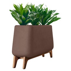 Jardinière Terra Through Brown avec base en bois huilé par Indigenus