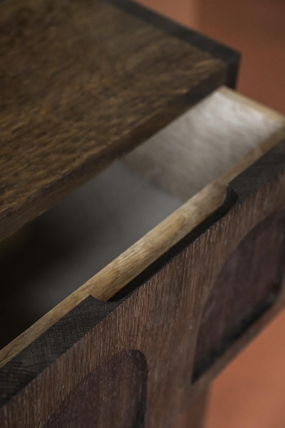 Table d'appoint Terrace English Oak Fumed Wood Neuf - En vente à Manchester, GB