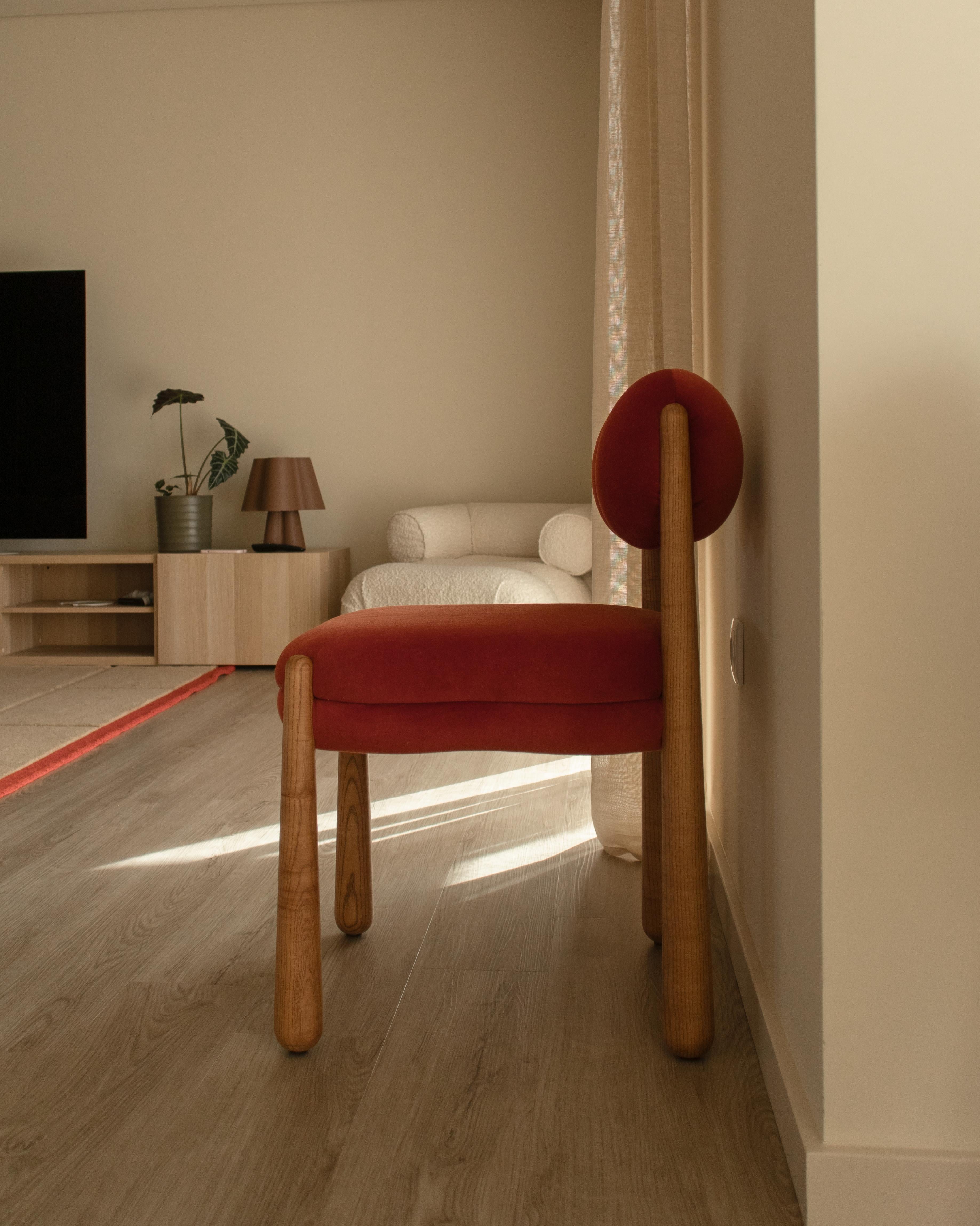 Terracota Jasmine Stuhl von Nelson Araujo (Portugiesisch) im Angebot