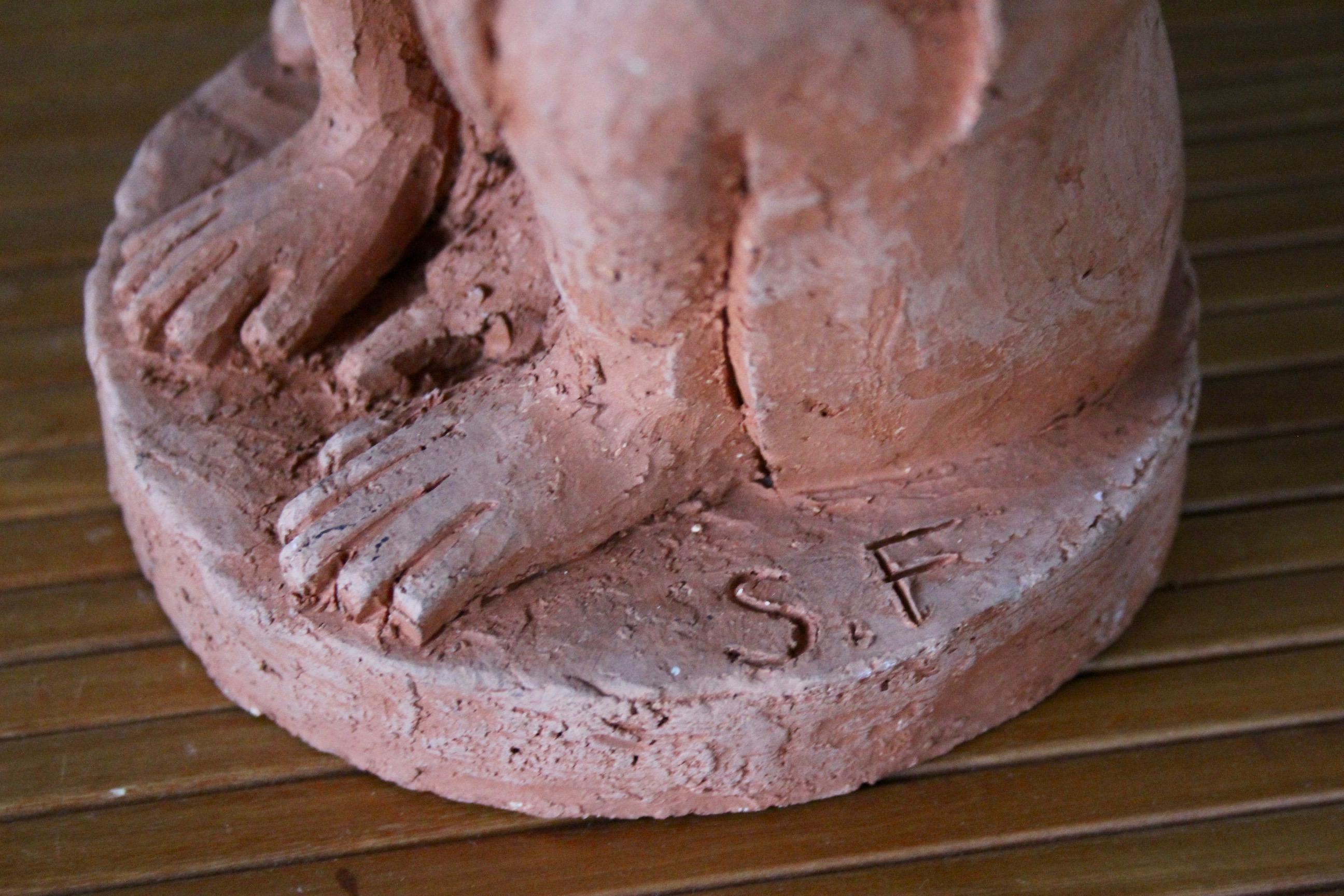 Fine XX secolo Terracotta di una scimmia in vendita