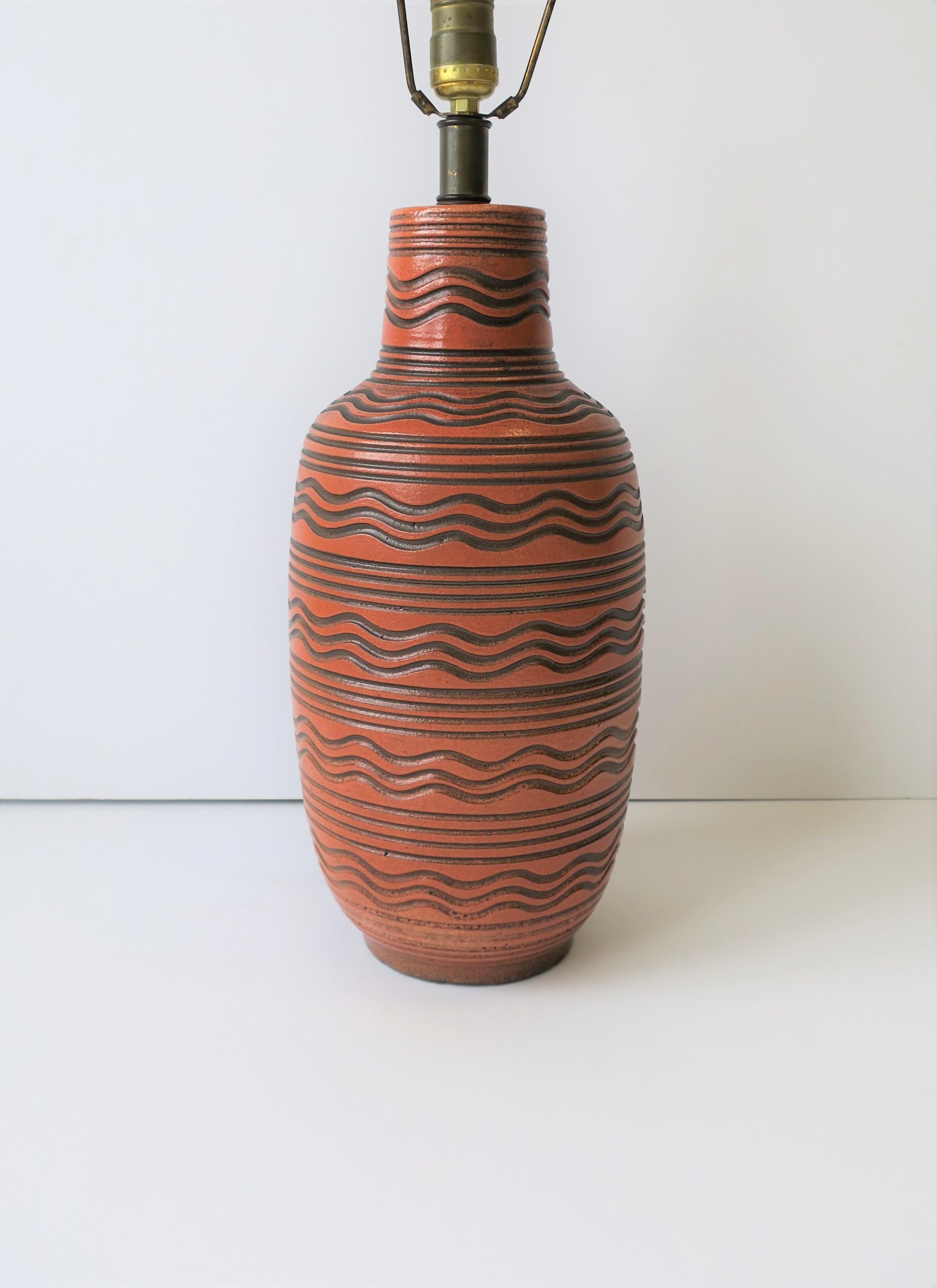 Terracotta and Black Pottery Table Lamp by Design Technics In Good Condition In New York, NY