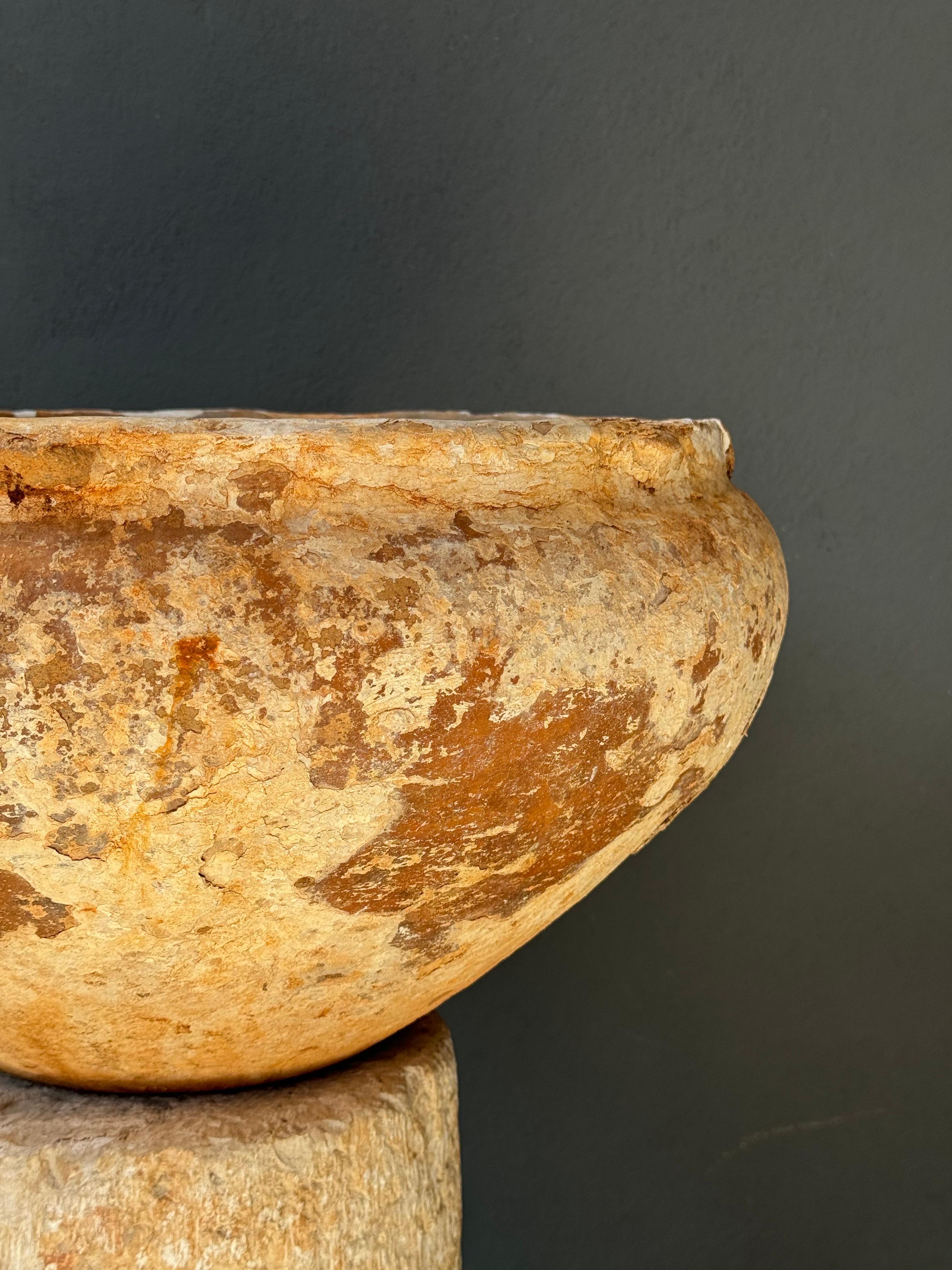 Terracotta Bowl From Central Yucatan, Mexico, Early 20th Century In Distressed Condition For Sale In San Miguel de Allende, Guanajuato