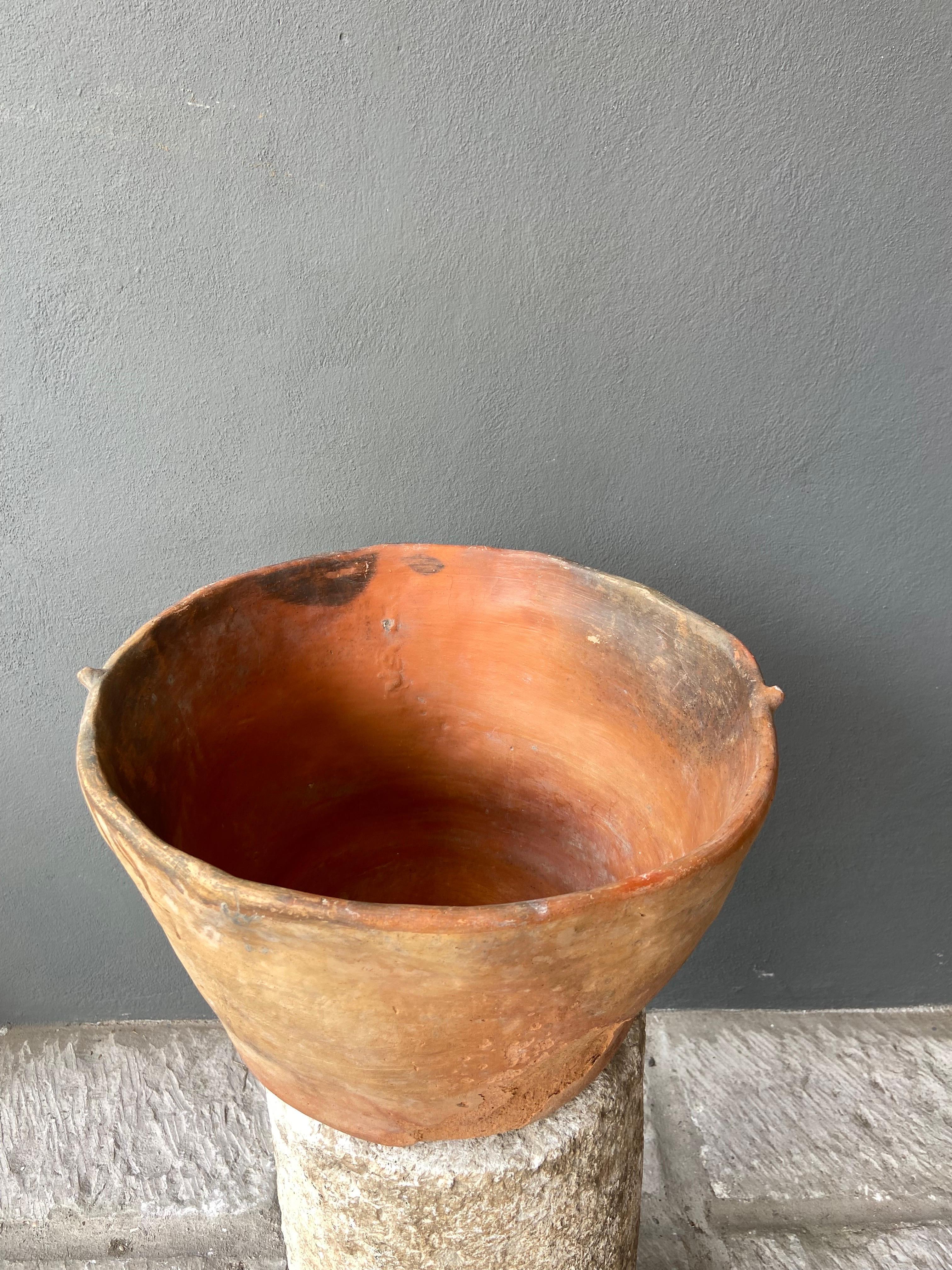 Terracotta Bowl from Mexico, circa 1950s In Distressed Condition For Sale In San Miguel de Allende, Guanajuato
