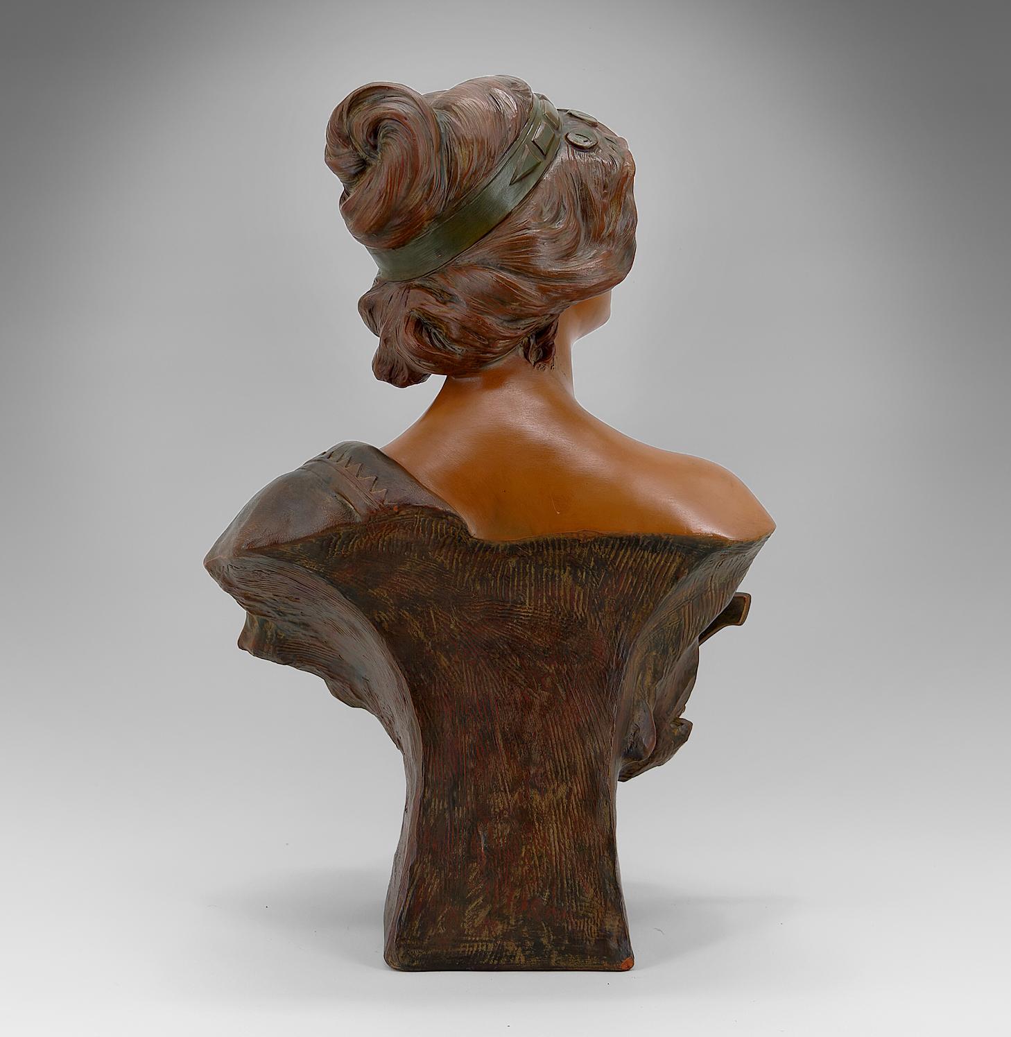 Terracotta Bust of Judith by Ricardo Aurilli, circa 1900 In Good Condition For Sale In VÉZELAY, FR