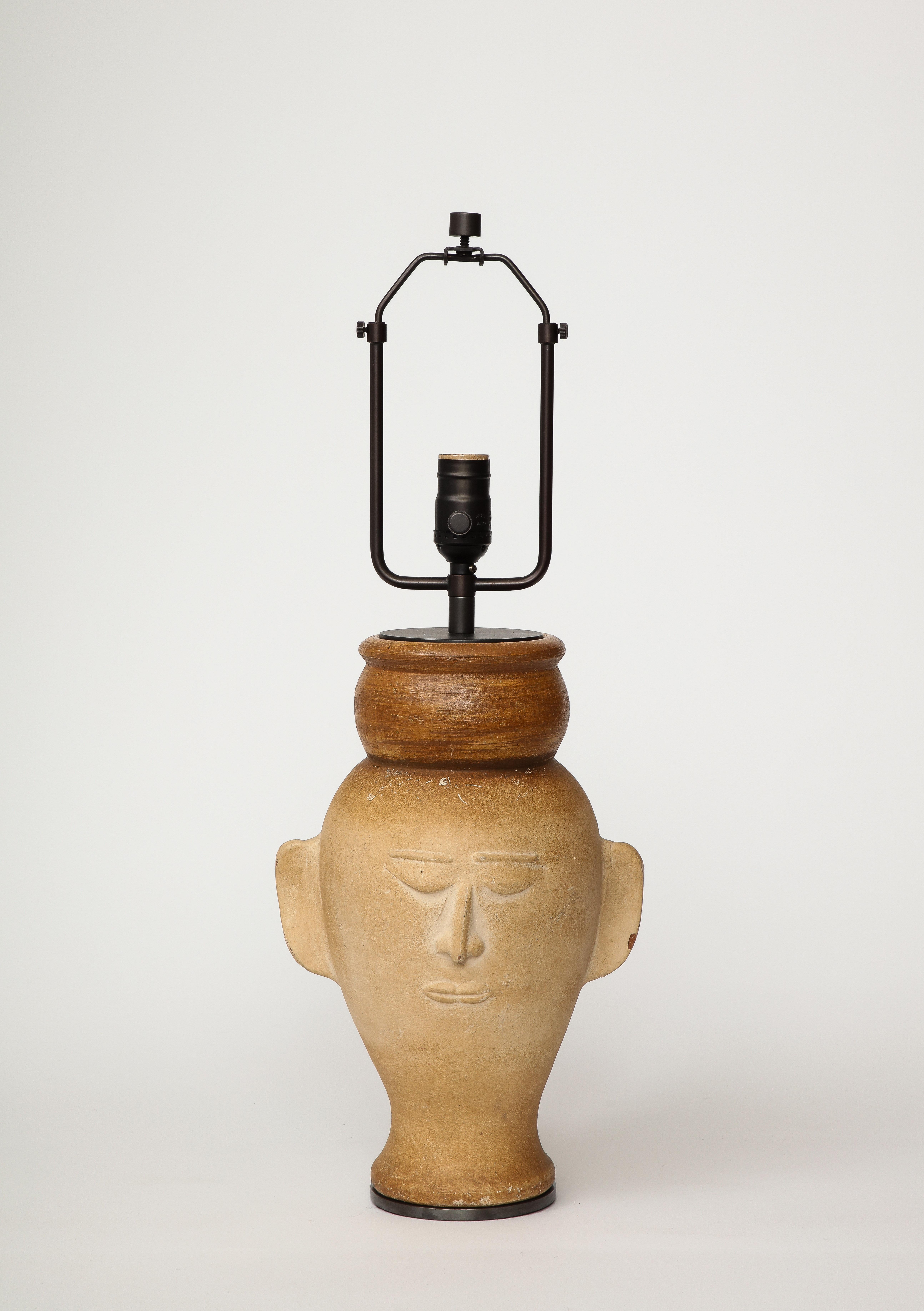 20ième siècle Lampe de table buste en terre cuite avec base en métal foncé, 20e siècle en vente